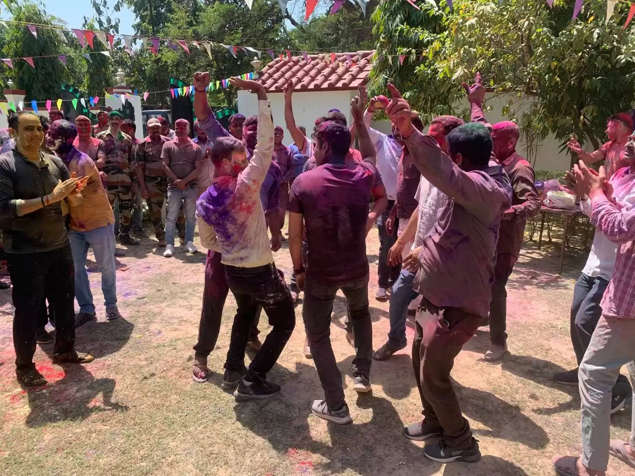 varanasi police holi