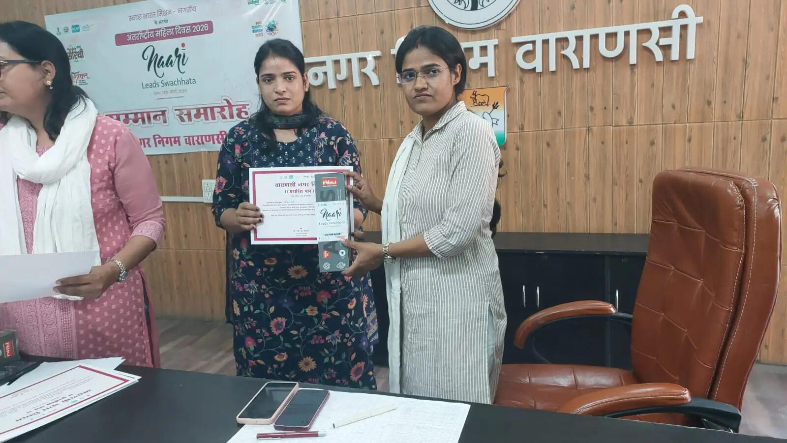 स्वच्छता की सारथी बनीं काशी की बेटियां, नगर निगम में 82 महिलाओं को किया गया सम्मानित