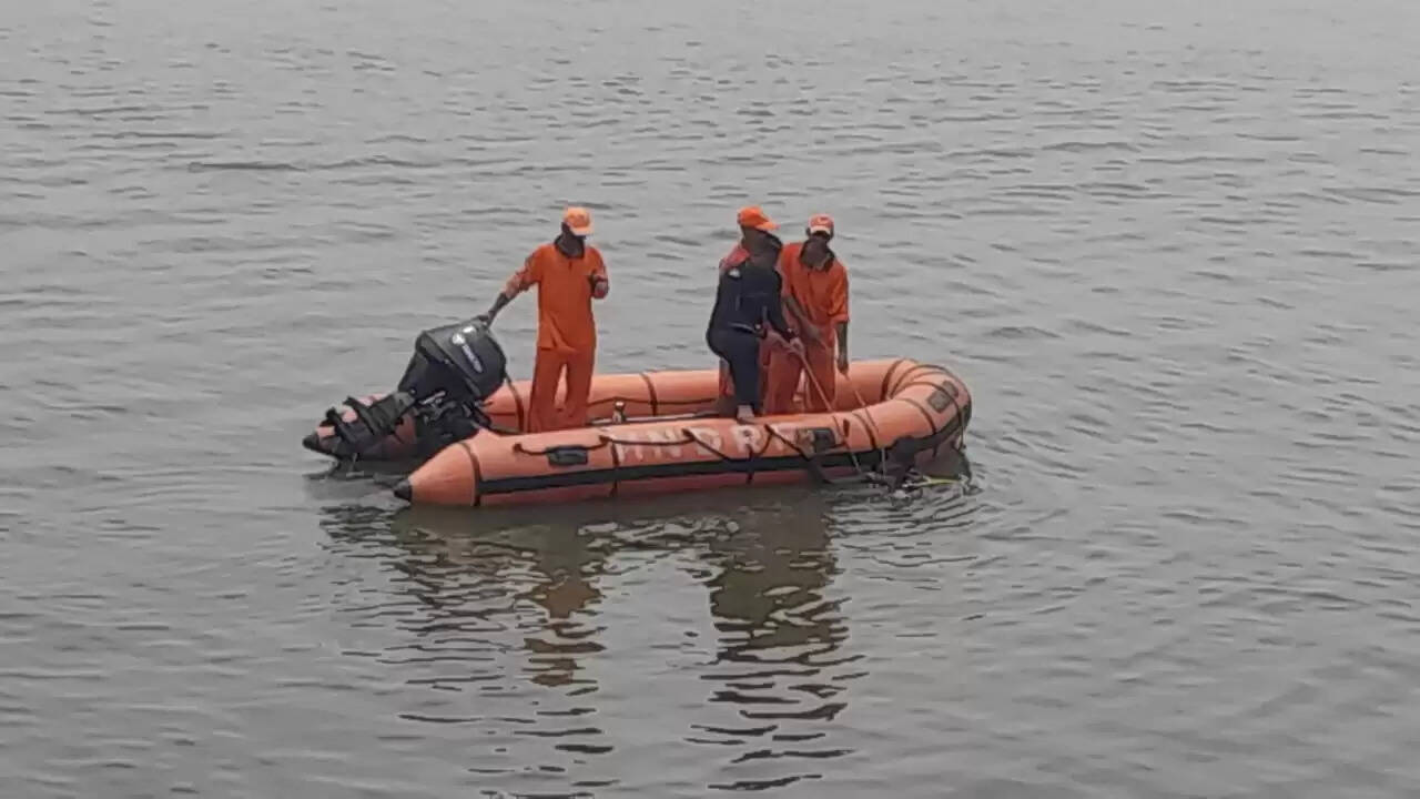 Varanasi A young man taking a bath at Tulsi Ghat drowned late at night