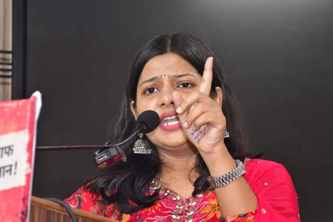 निराला और महादेवी की साहित्यिक नगरी में माफिया-आपराधिक तत्वों के खिलाफ काव्यात्मक विरोध के अभियान की शुरुआत