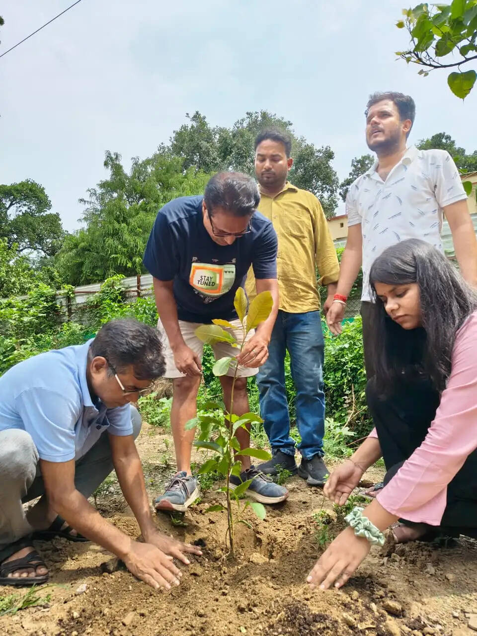 मालवीय हेल्पिंग हैंड सोसायटी का संकल्प: बीएचयू से शुरू किया वृक्षारोपण अभियान, वाराणसी में लगाए जाएंगे 10 हजार नीम के पौधे