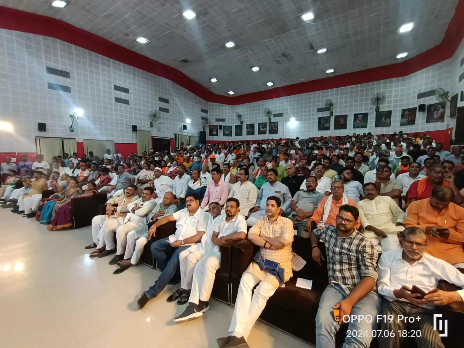 sudhanshu trivedi in varanasi