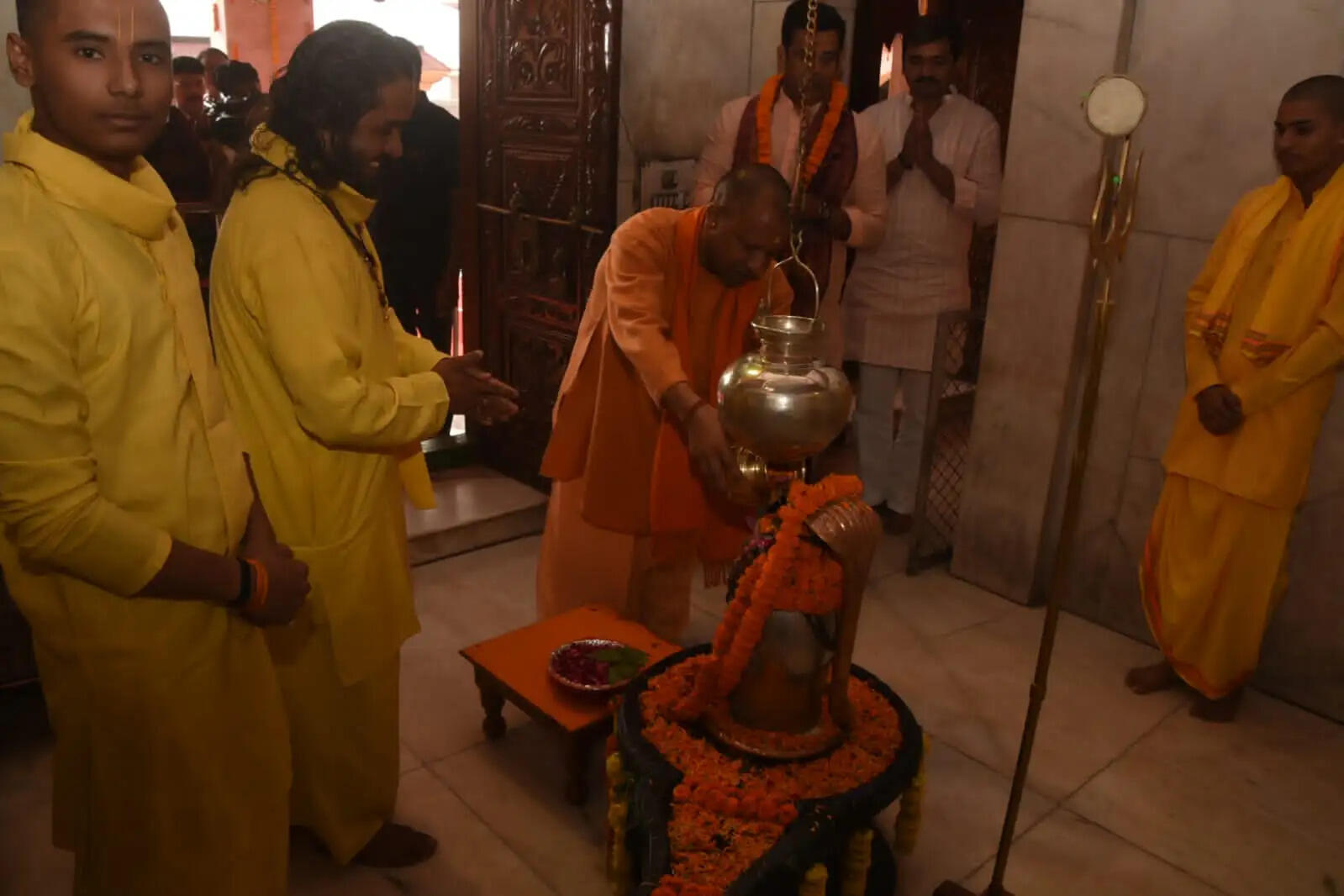 कार्तिक पूर्णिमा पर गंगा स्नान को  घाटों पर उमड़े आस्थावान