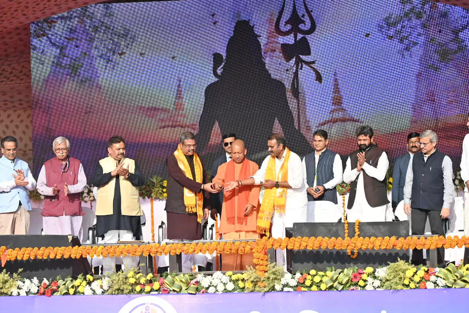 सीएम योगी ने काशी तमिल संगमम का किया उद्घाटन