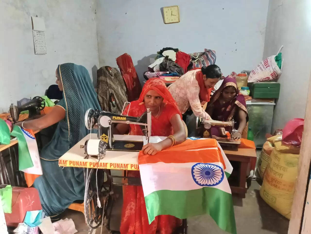 हर-घर तिरंगा अभियान में काशी की हज़ारों महिलाओं की मेहनत, समर्पण और राष्ट्र भक्ति की खुशबू होगी समाहित 