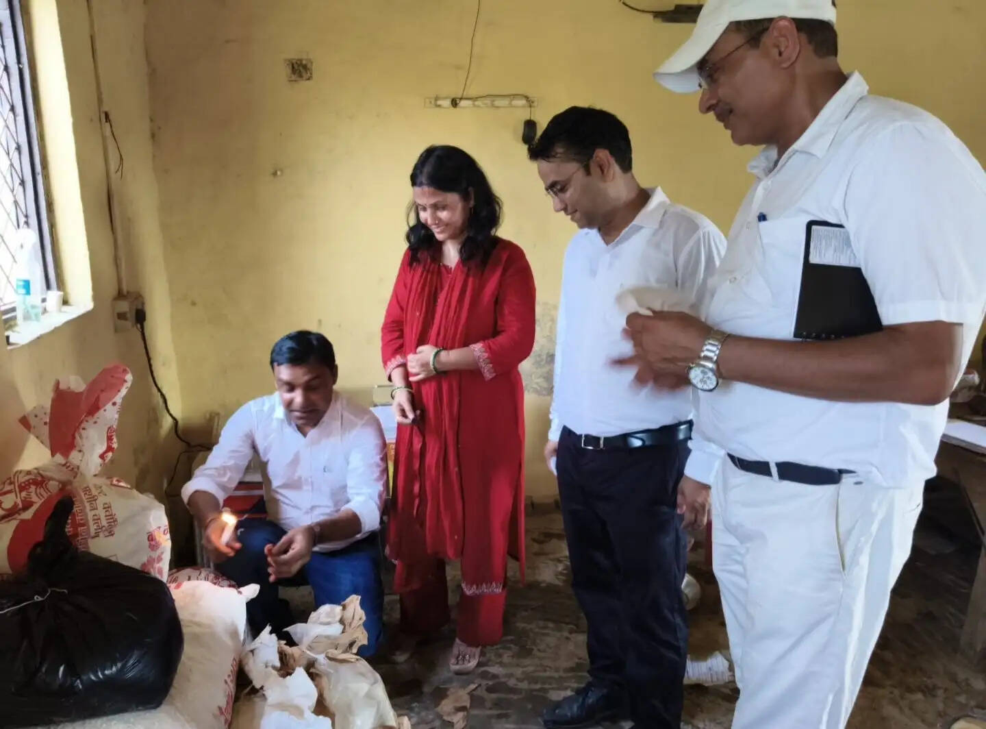मथुरा पनीर निर्माण इकाई पर छापा, 500 किलो दूषित पनीर नष्ट कराया