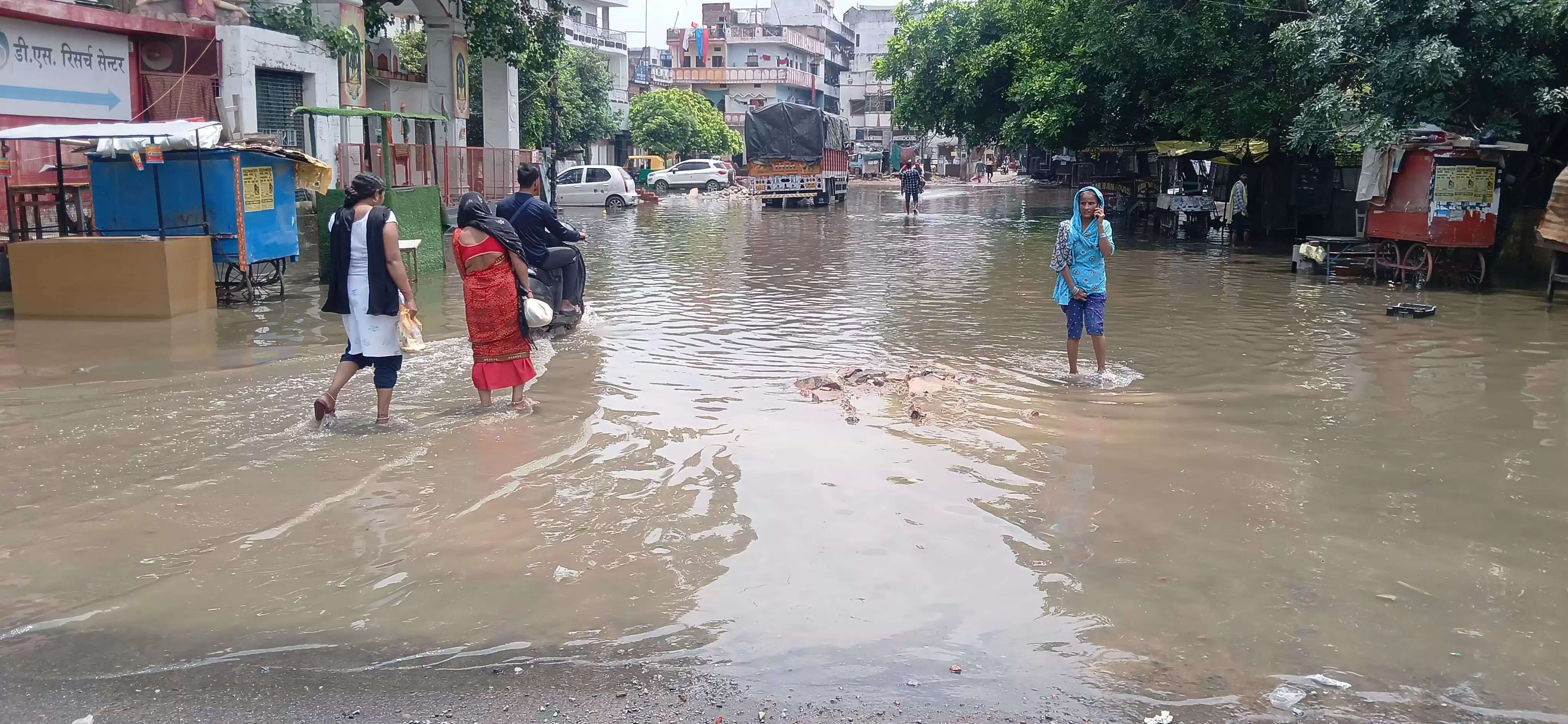 &nbsp;मानसून की पहली तेज बारिश ने खोली नगर निगम की पोल, रविंद्रपुरी में जलभराव से लोग बेहाल&nbsp;
