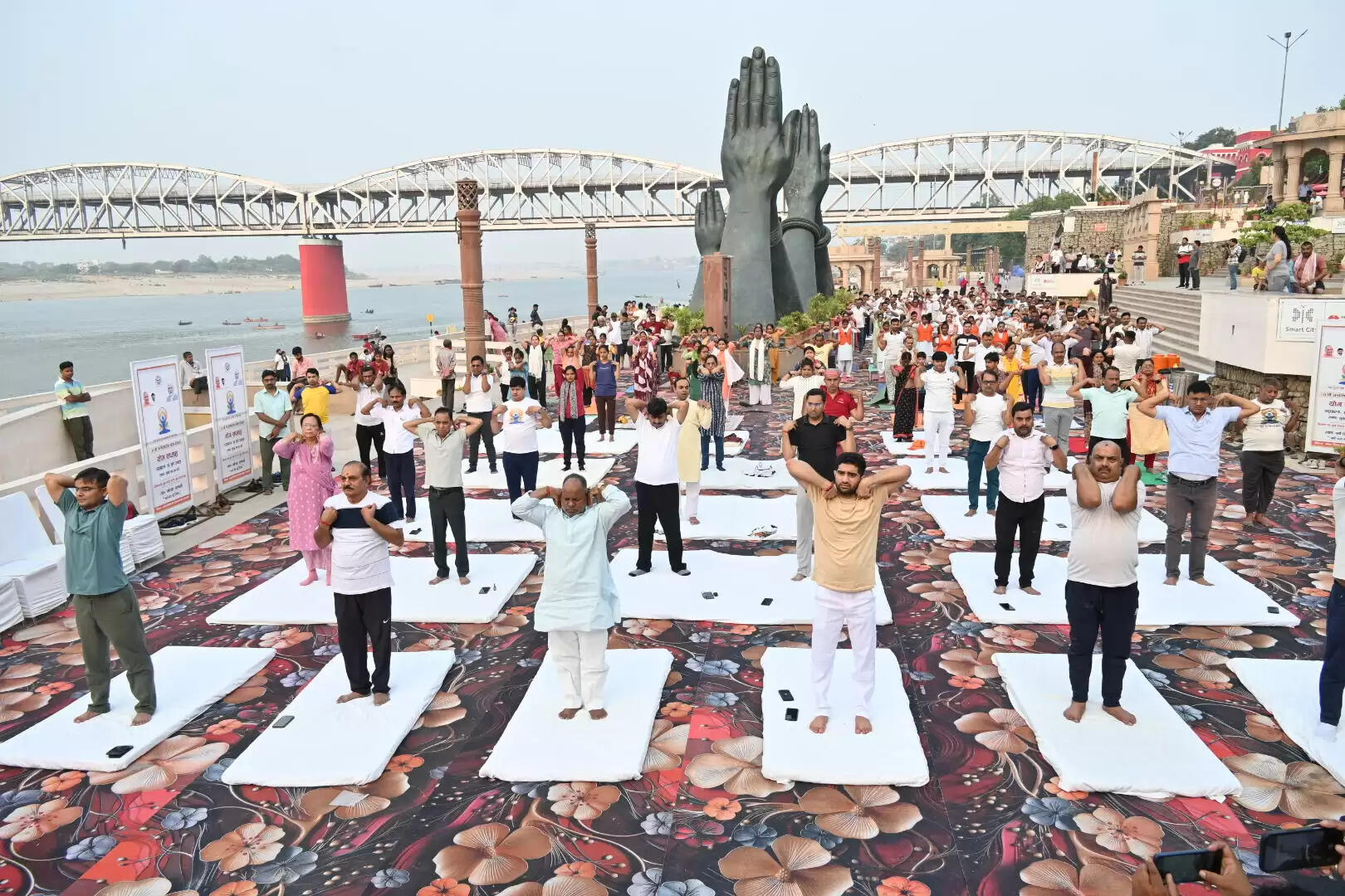 वाराणसी में साप्ताहिक योग महोत्सव, नमो घाट से विश्व को दिया योग से निरोग का संदेश