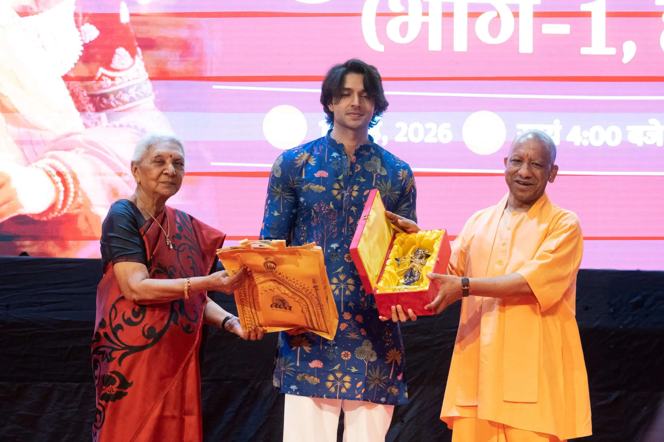 लोकभवन सभागार में फिल्म देखने के बाद मुख्यमंत्री योगी आदित्य नाथ ने की घोषणा