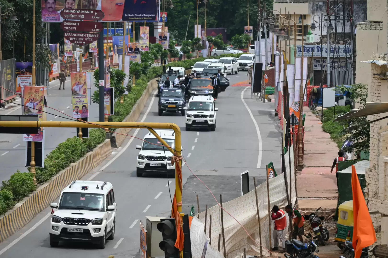 काशी में मोदी का भव्य स्वागतदेखिये तस्वीरें