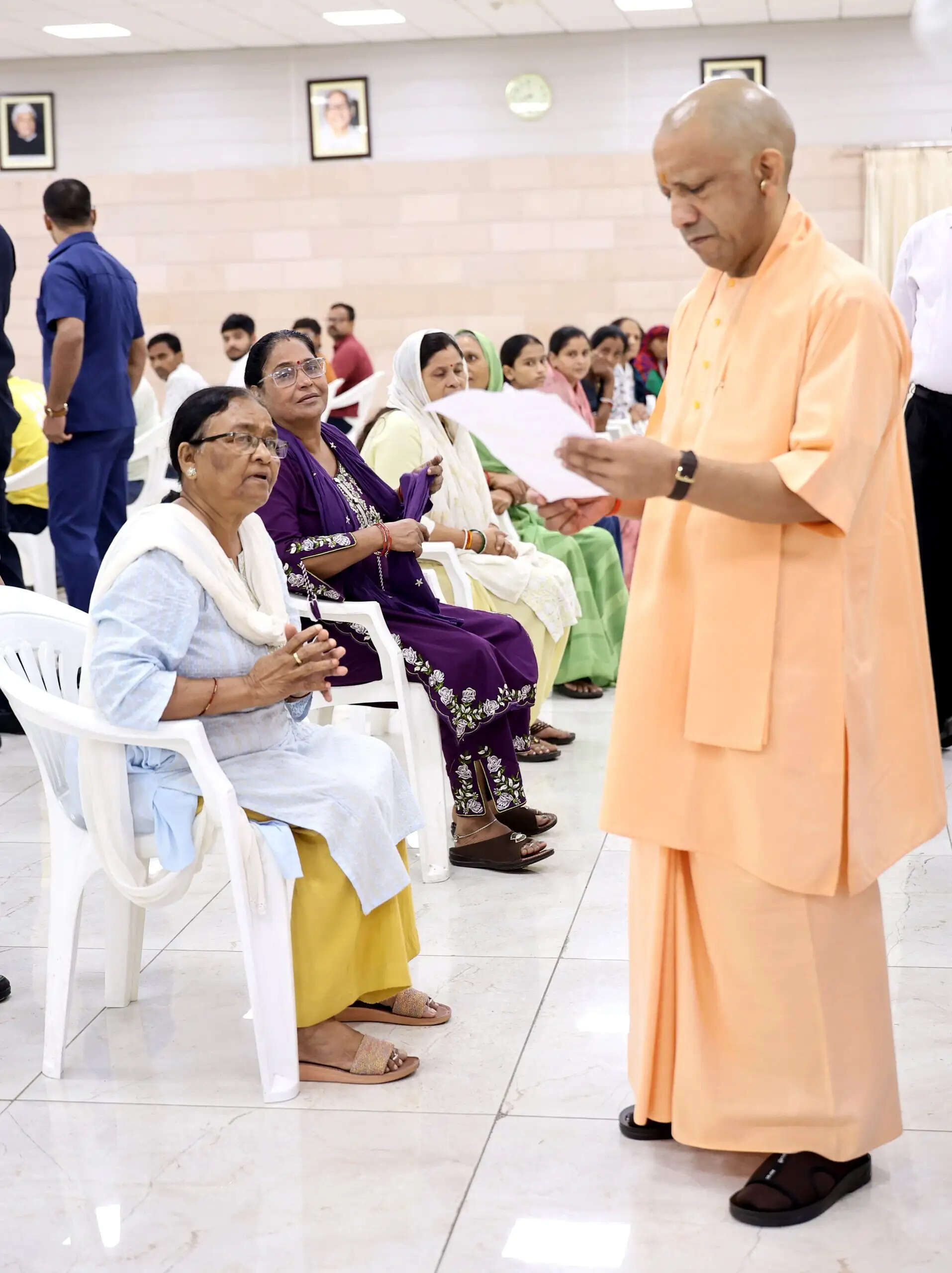 शांति, खुशहाली व सुदृढ़ कानून व्यवस्था नए यूपी की पहचान, इसमें बाधा डालने वालों को सिखाएं सबकः मुख्यमंत्री
