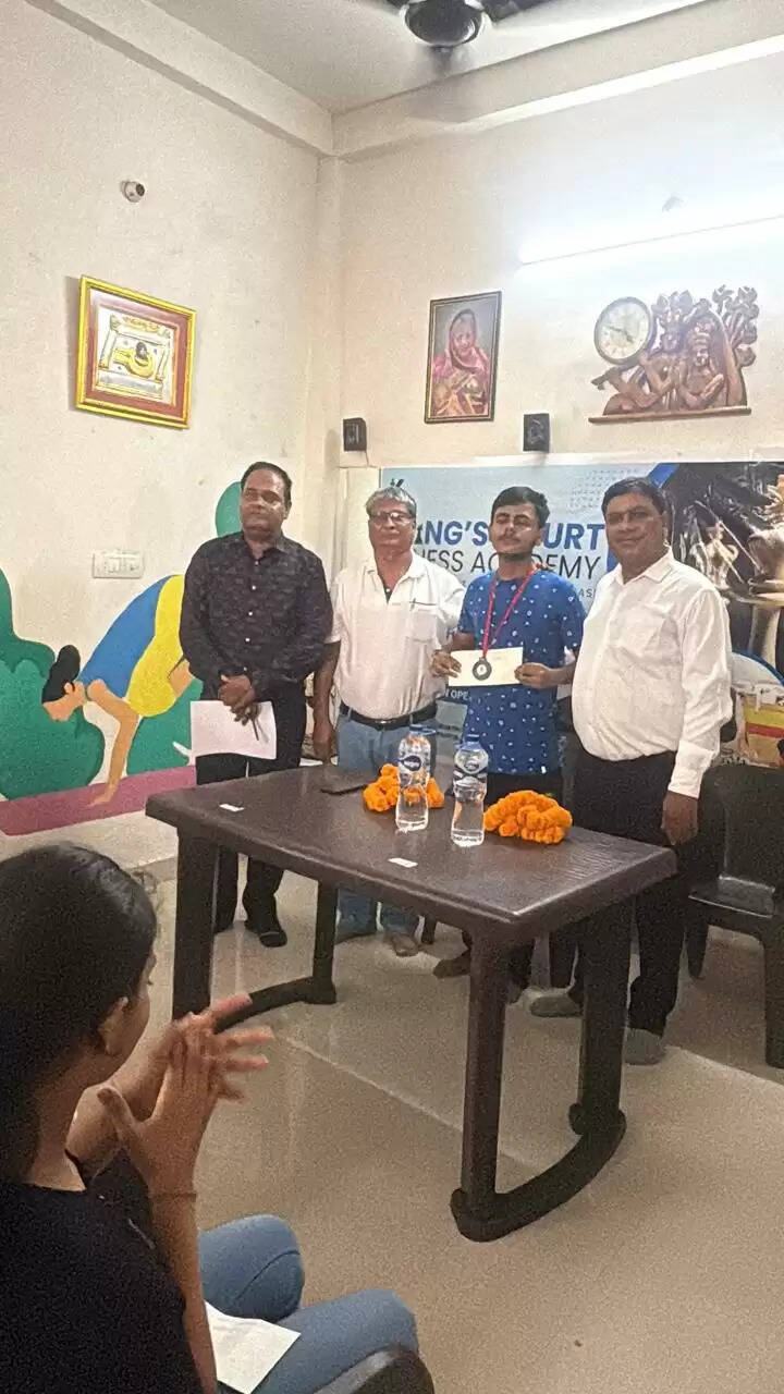 वाराणसी में द्वितीय रैपिड चेस प्रतियोगिता सम्पन्न, अंतरराष्ट्रीय शतरंज खिलाड़ियों ने किया प्रतिभाग