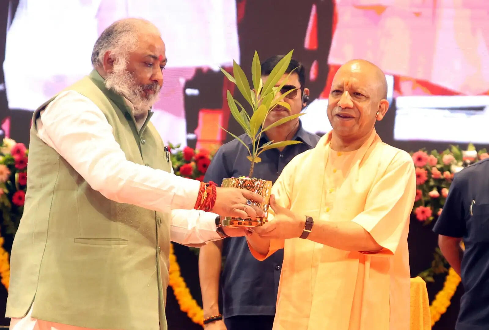 मुख्यमंत्री योगी आदित्यनाथ के नेतृत्व में पब्लिक ईवी चार्जिंग इन्फ्रास्ट्रक्चर में यूपी देश में तीसरे स्थान पर