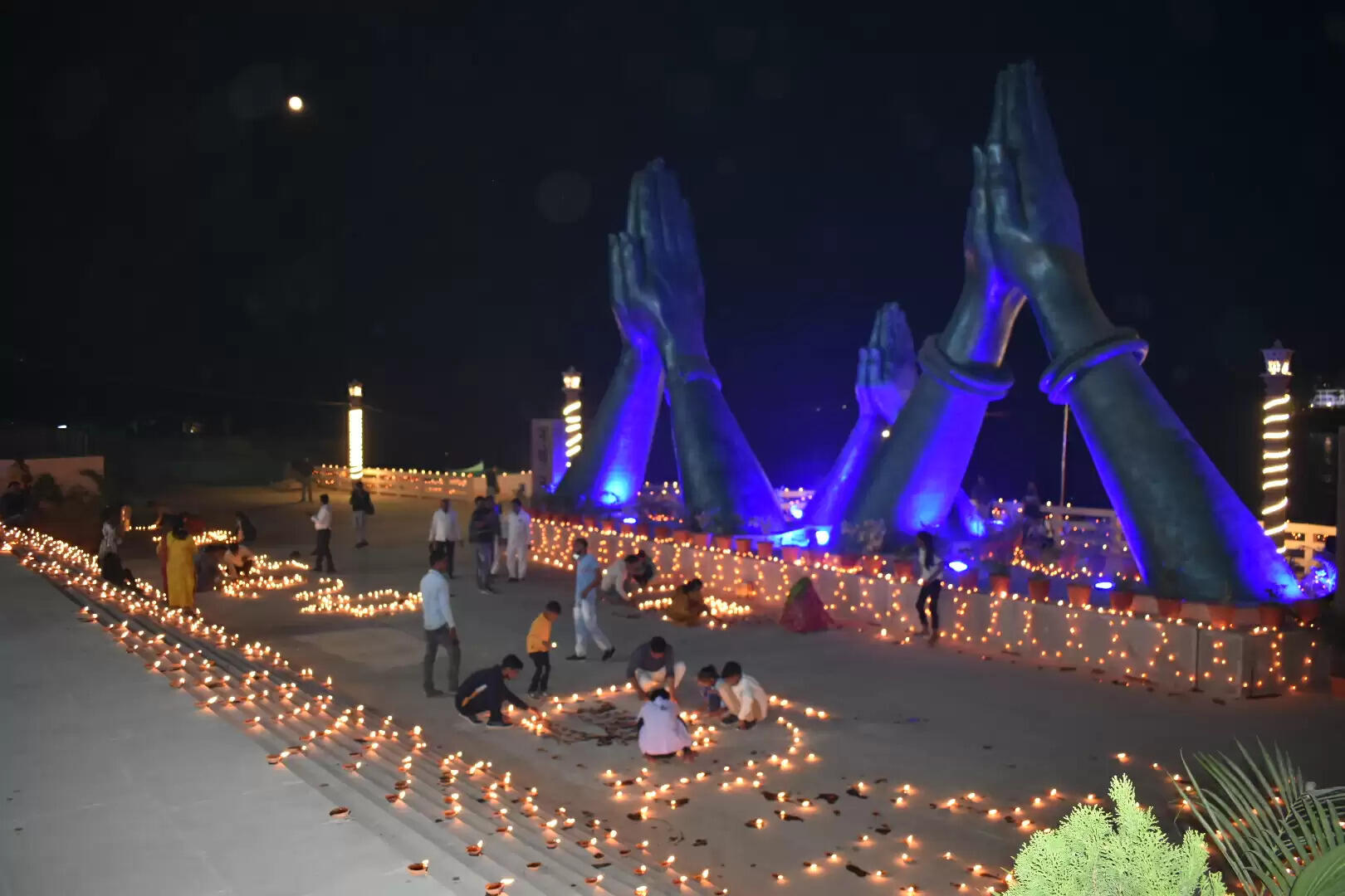 देव दीपावली : शाम 5 बजे जलेगा पहला दीप, सवा 6 बजे से होगा 3D लेजर शो, 8 बजे से लीजिये भव्य ग्रीन आतिशबाजी का नज़ारा