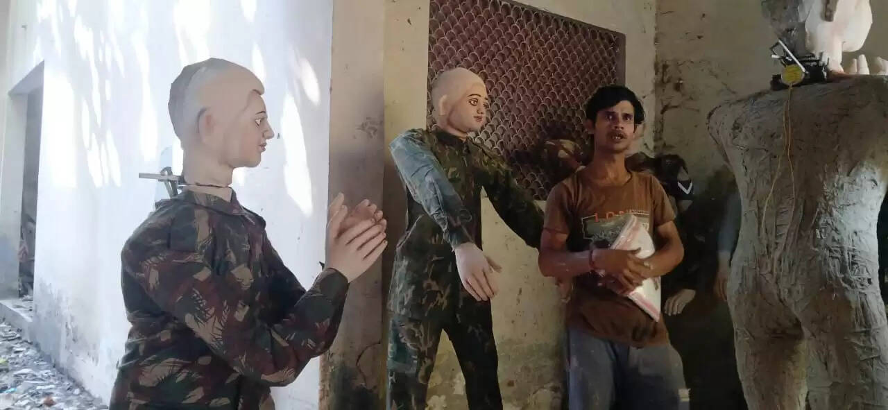 देश के हर सैनिक के पीछे है मां दुर्गा का बल, काशी के प्रख्यात मूर्तिकार ने बनाई 'ऑपरेशन सिंदूर' को समर्पित शहर की सबसे खास प्रतिमा