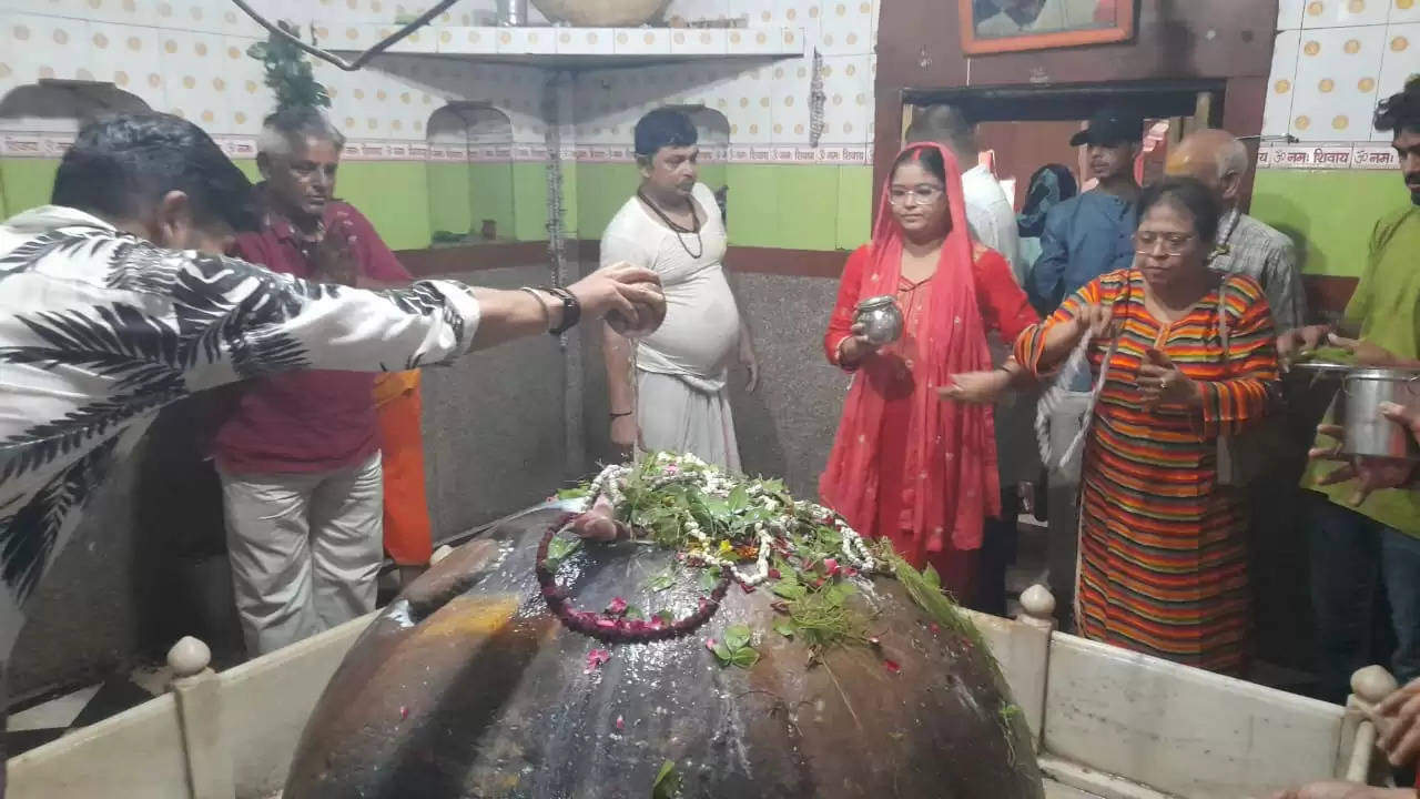 tilbhandeshwar mahadev temple