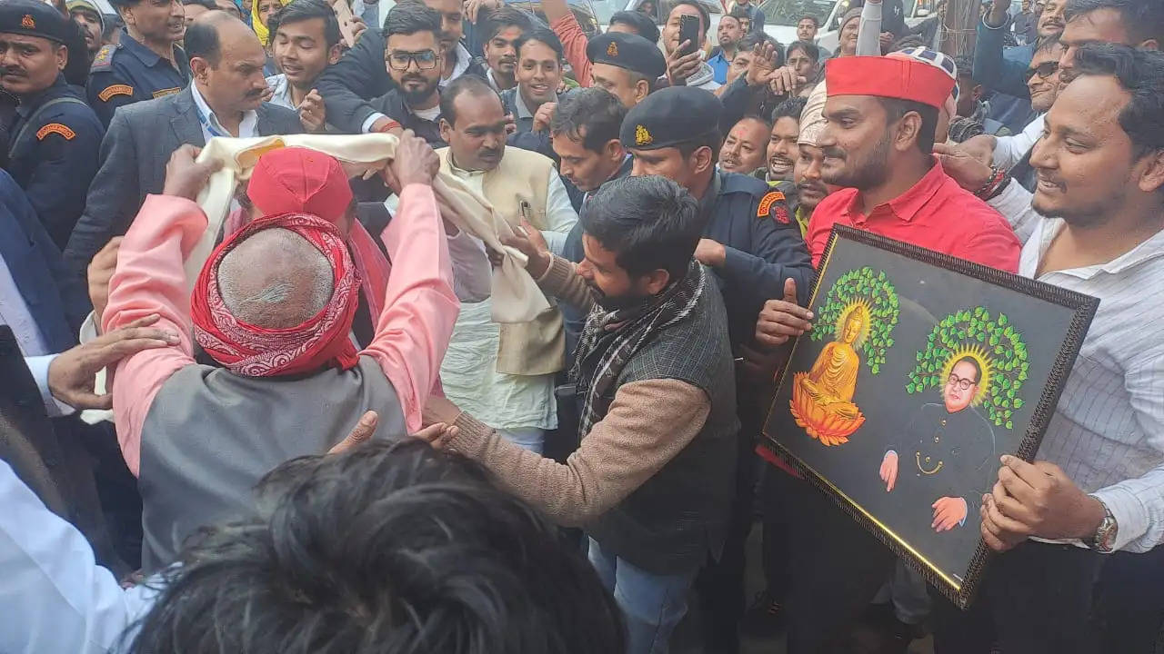 akhilesh yadav in varanasi