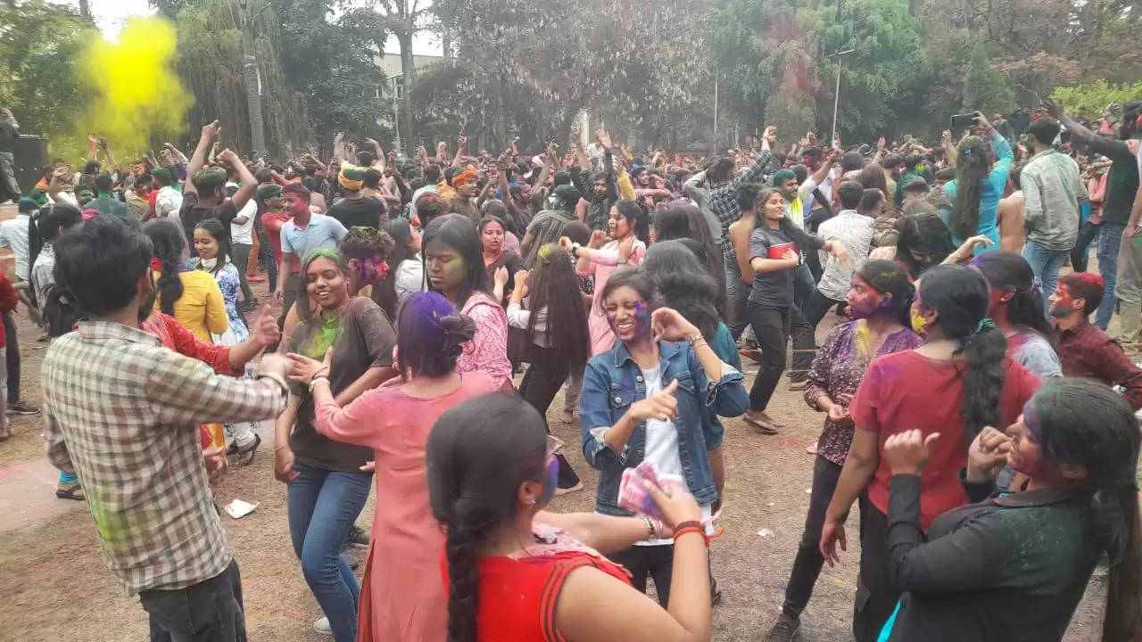 holi in bhu campus 2024