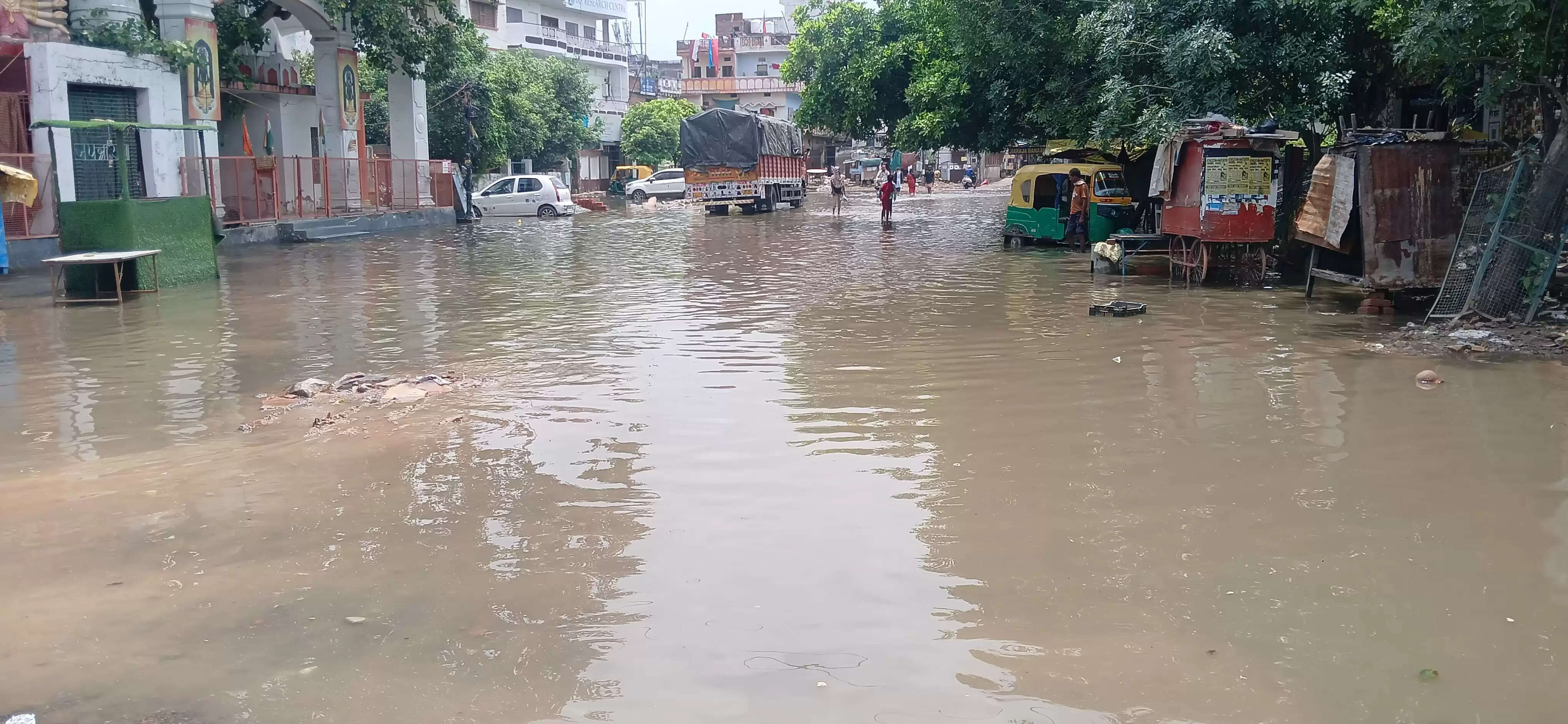 &nbsp;मानसून की पहली तेज बारिश ने खोली नगर निगम की पोल, रविंद्रपुरी में जलभराव से लोग बेहाल&nbsp;