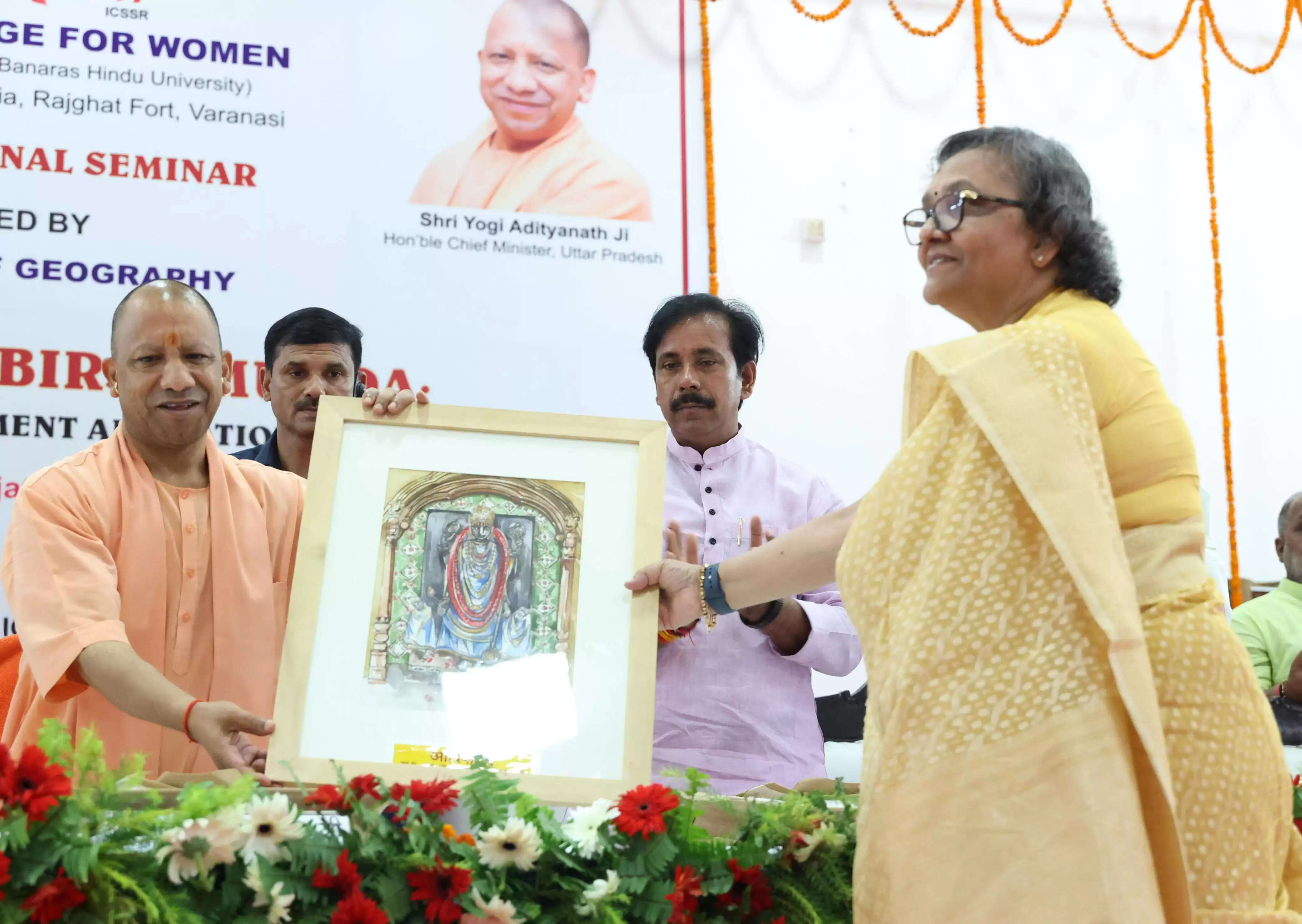 बनारस में गरजे योगी, कहा- फेक अकाउंट बनाकर जातियों के बीच संघर्ष कराना चाहते हैं कुछ लोग