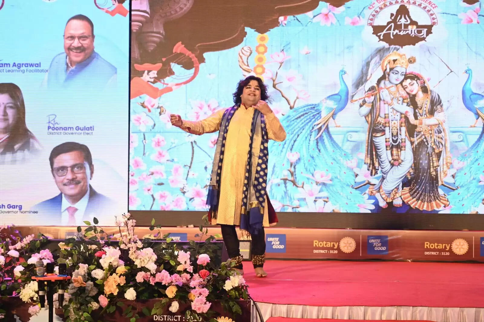 वाराणसी। महिंद्रा कबीरा फ़ेस्टिवल के भव्य उद्घाटन के बाद 20 दिसंबर को इसका दूसरा दिन भी यादगार रहा। इस दिन कबीर के जीवन, दर्शन और काव्य को समर्पित कार्यक्रमों के माध्यम से संगीत, विचार और भक्ति का सुंदर संगम देखने को मिला। शहर के ऐतिहासिक स्थल गुलेरिया कोठी और शिवाला घाट कबीर की वाणी से गूंज उठे।