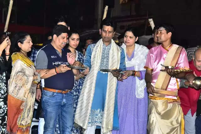 KUMAR VISHWAS IN KASHI