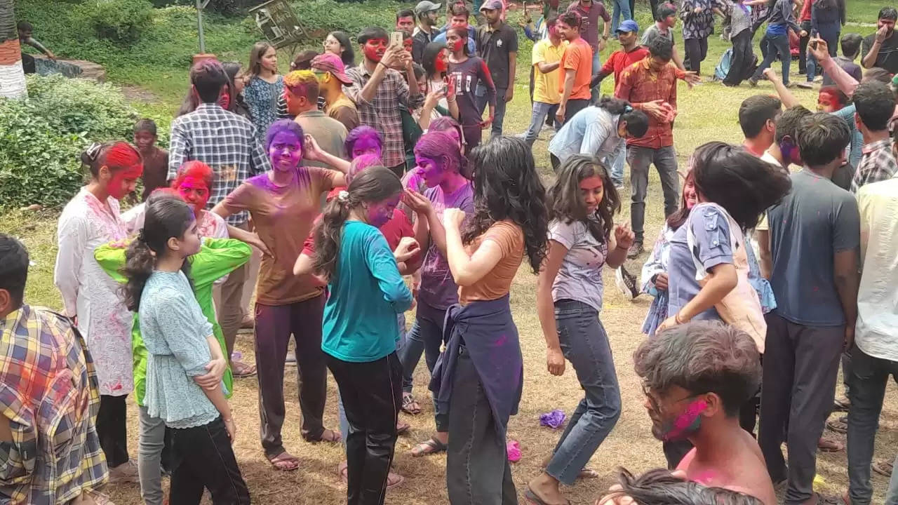 holi in bhu campus 2024