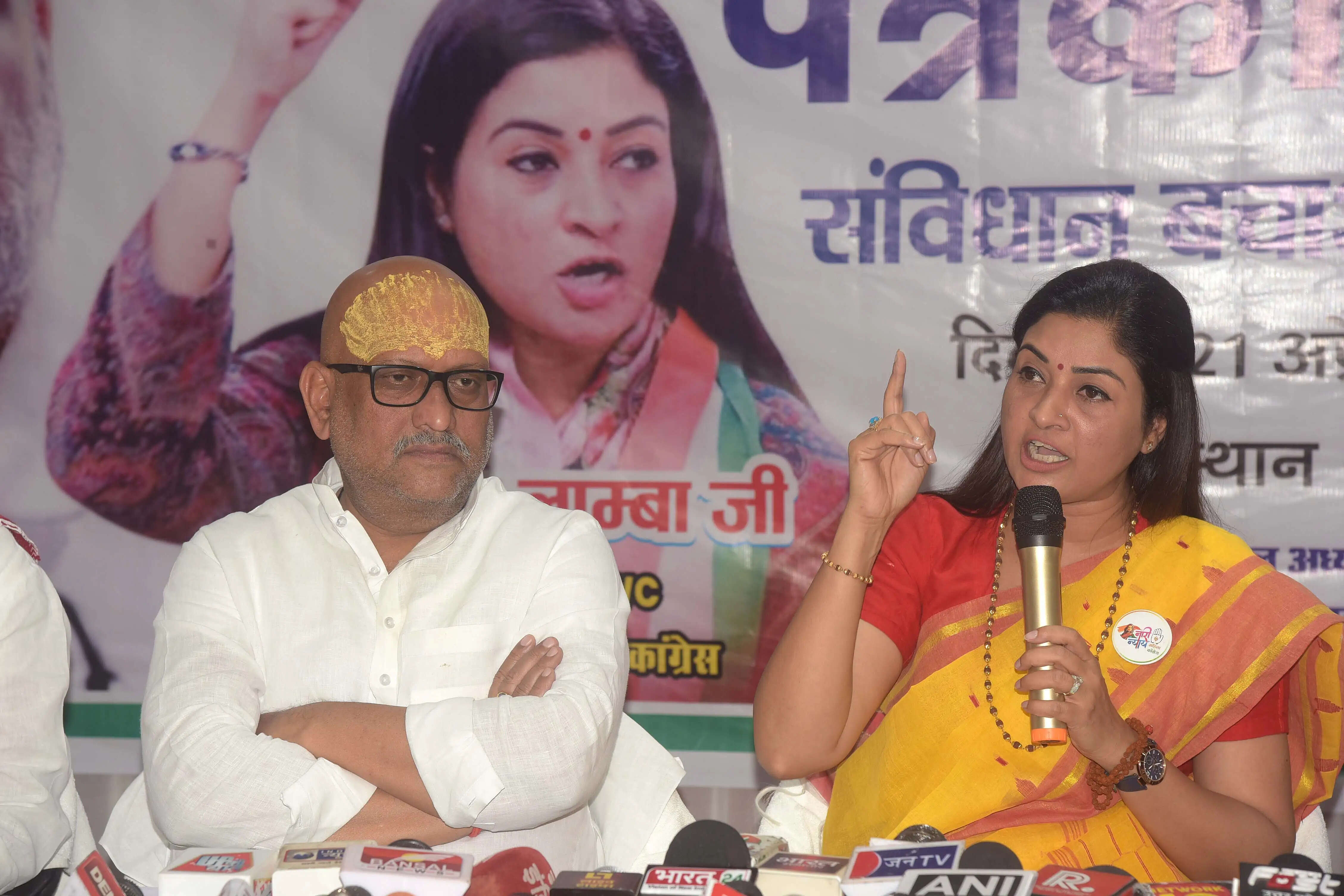 देखें तस्वीरें 