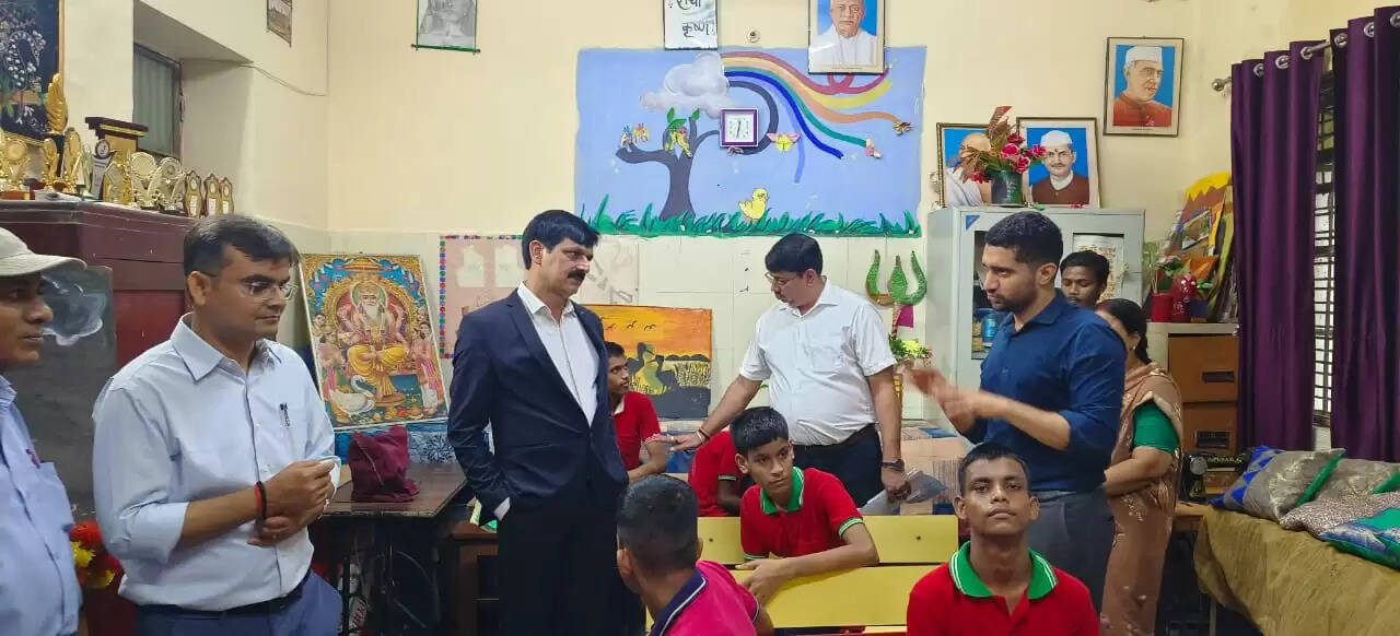 वाराणसी: जिला जज और डीएम ने रामनगर के राजकीय बाल गृहों और सम्प्रेक्षण गृह का किया निरीक्षण, बच्चों की शिक्षा और काउंसिलिंग पर जोर
