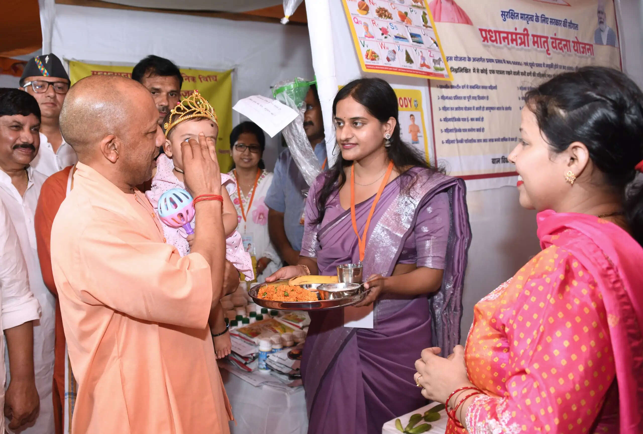  बाबा विश्वनाथ व मां गंगा ने पीएम मोदी को दिया गरीबों की पीड़ा समाप्त करने का सामर्थ्यः मुख्यमंत्री
