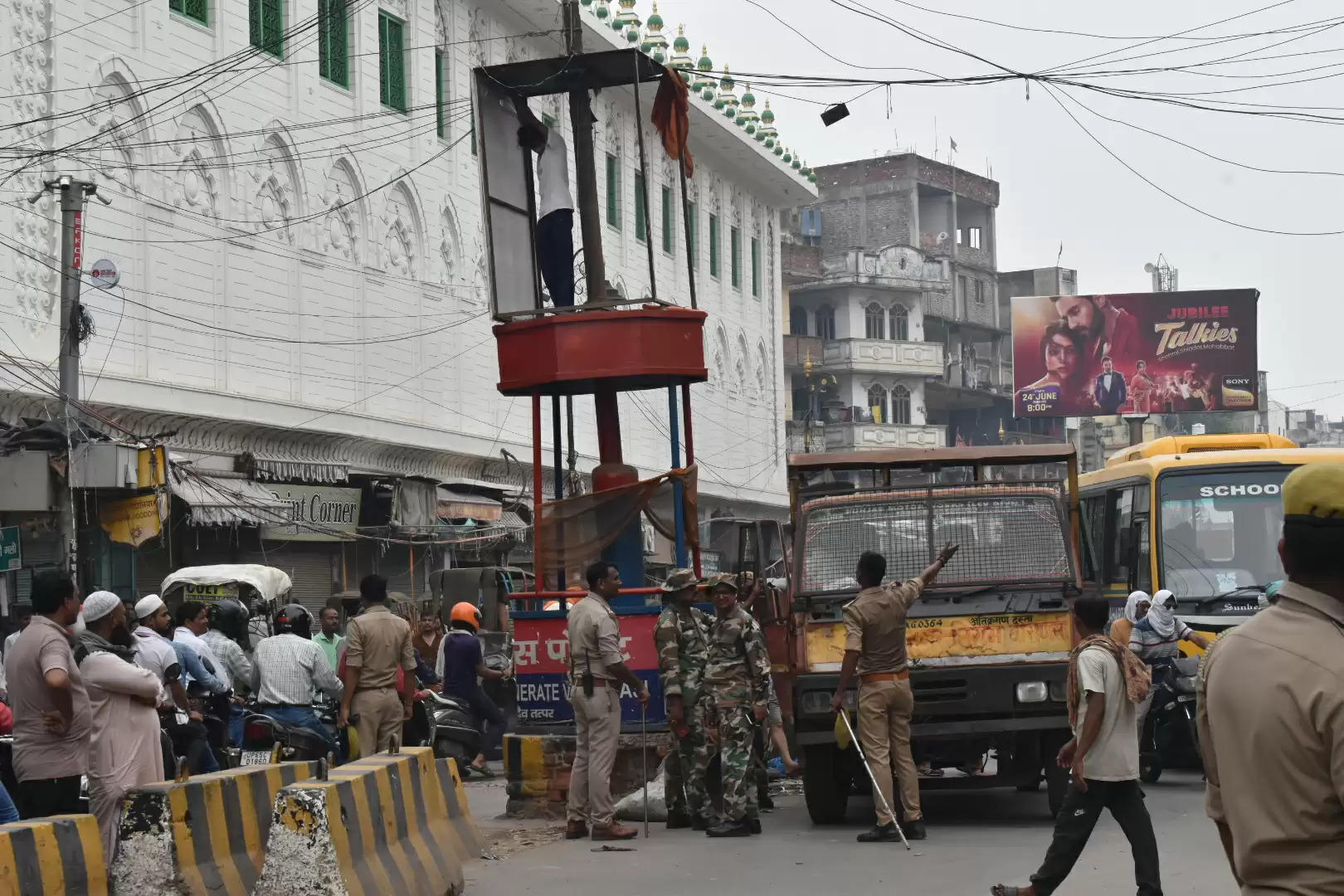  अतिक्रमण मुक्त