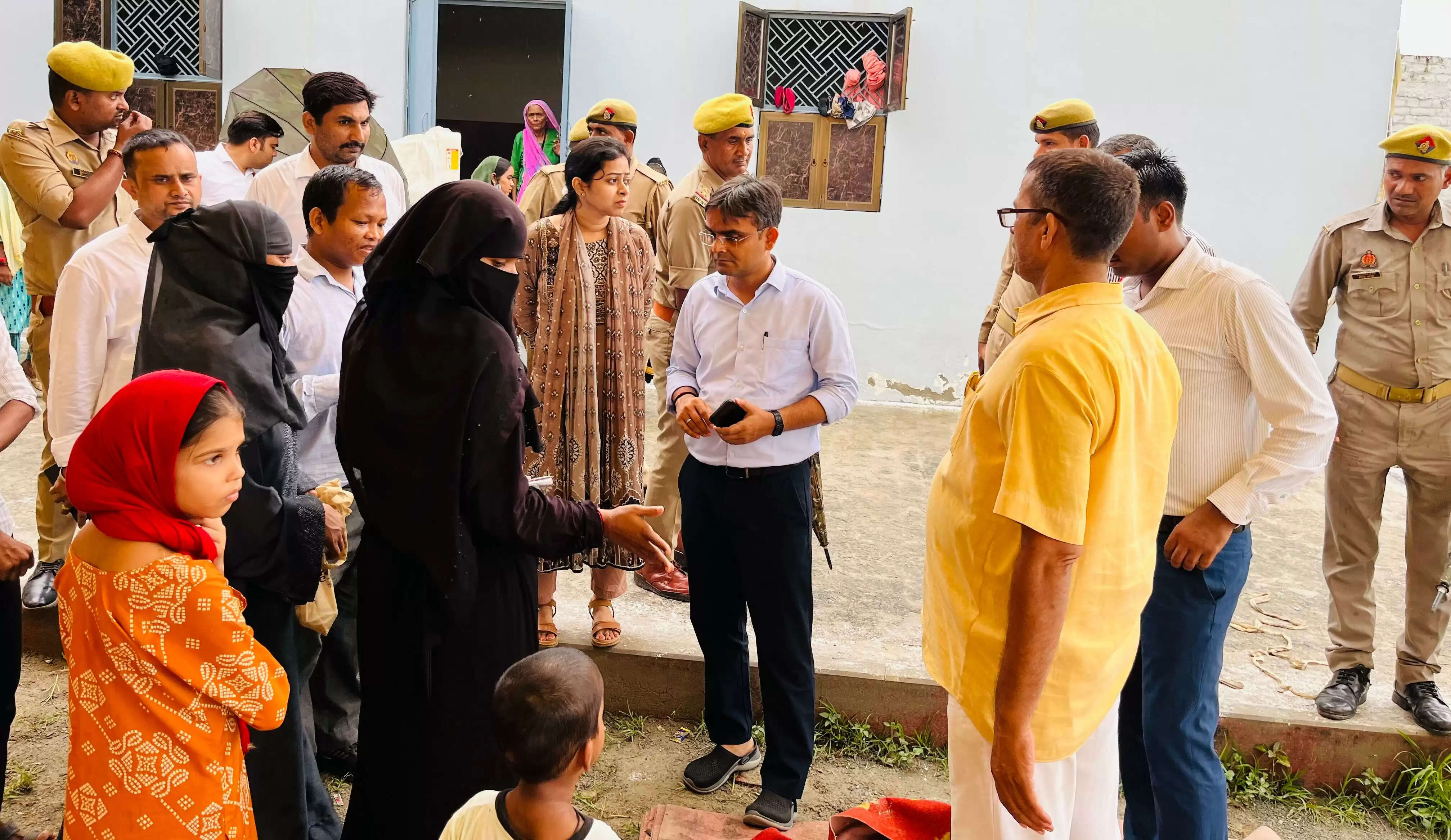 वाराणसी : डीएम ने बाढ़ प्रभावित इलाकों का लिया जायजा, राहत शिविरों को पूरी क्षमता से संचालित करने के दिए निर्देश