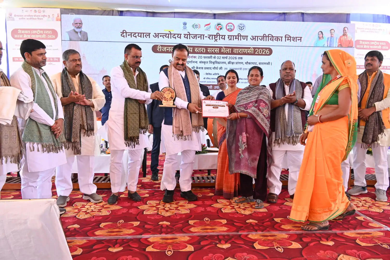 सरस मेले में पहुंचे डिप्टी सीएम केशव मौर्या