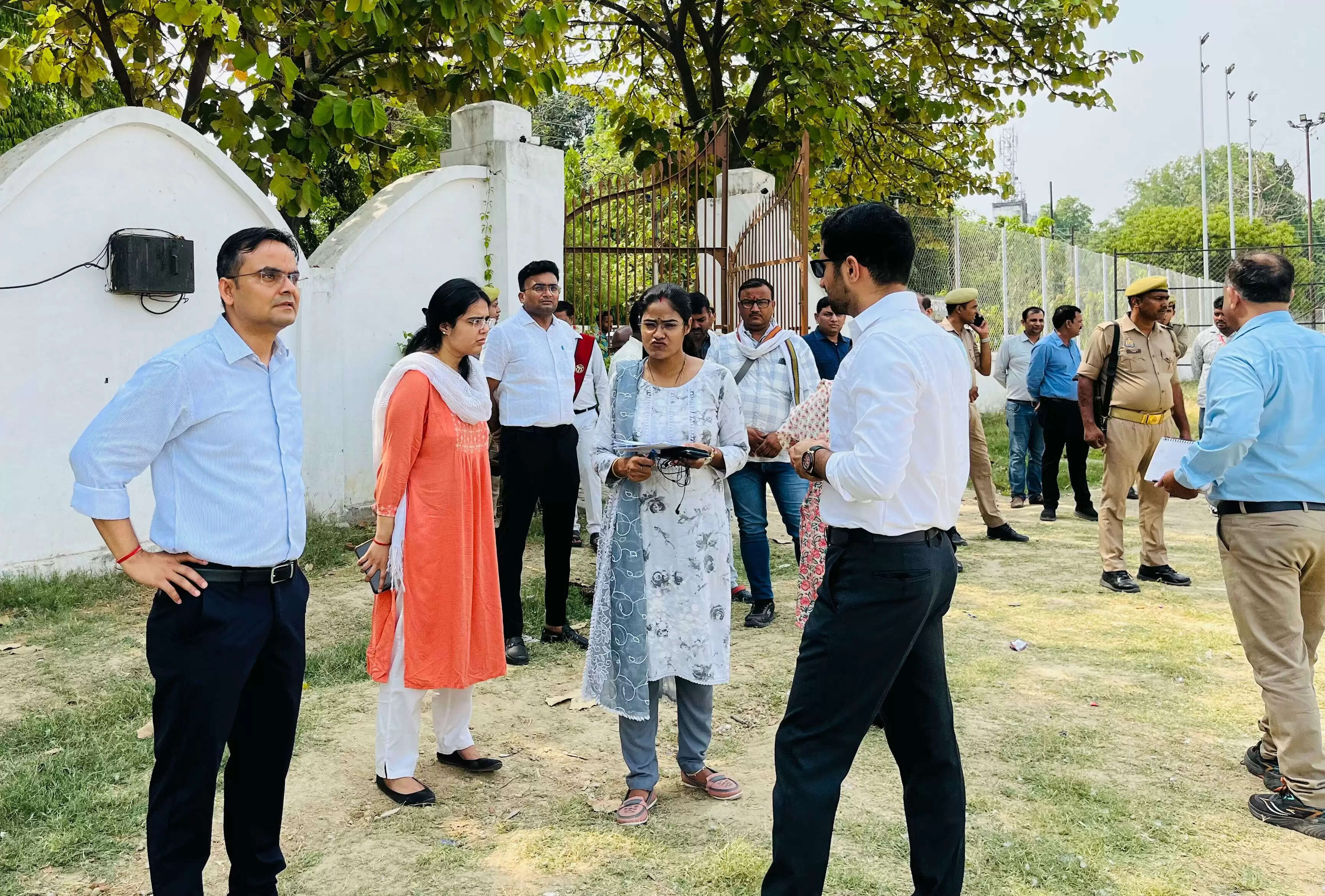 &nbsp; तिरंगा यात्रा की तैयारियों को लेकर जिलाधिकारी ने किया काशी विद्यापीठ और सम्पूर्णानंद मैदान का निरीक्षण