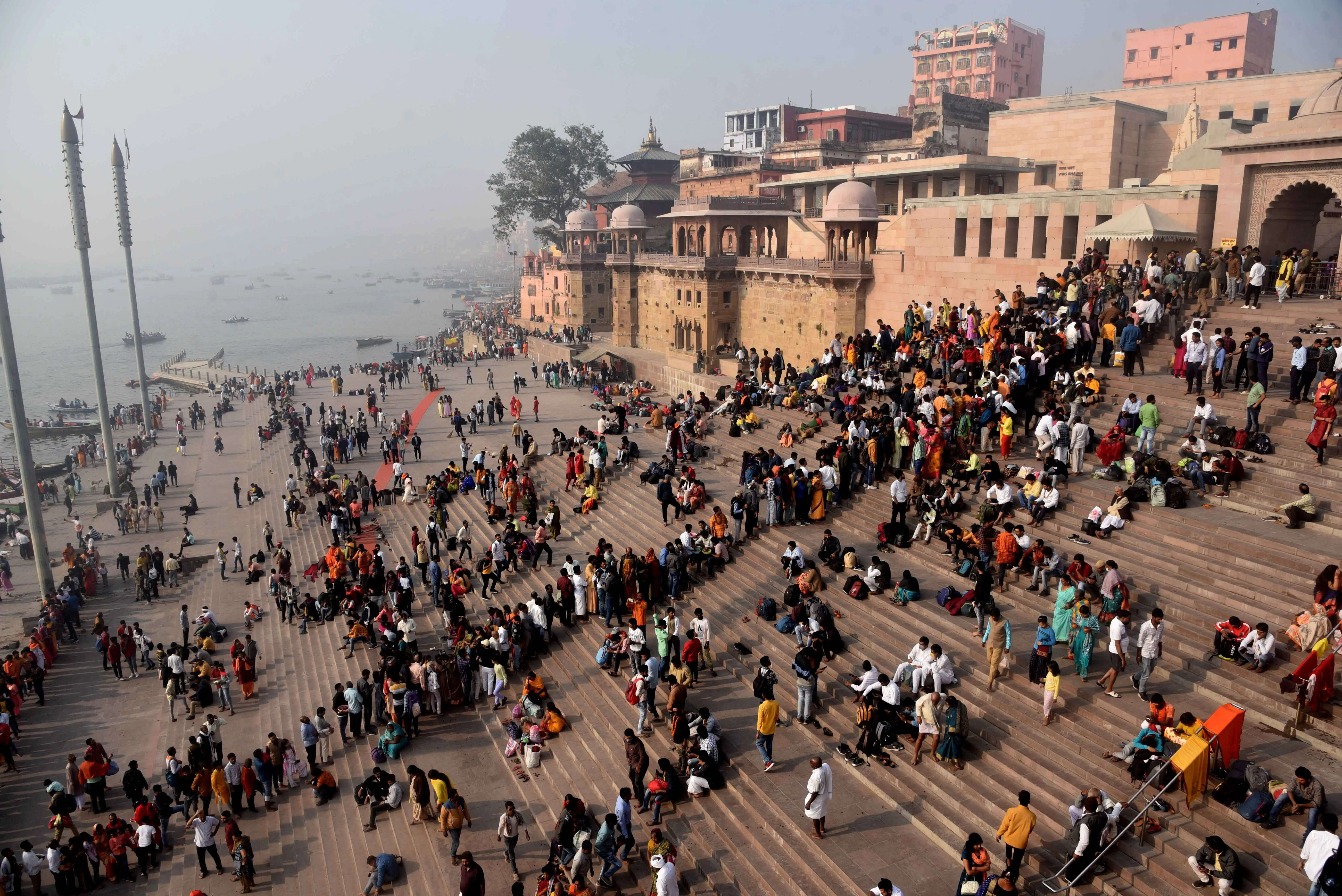 काशी विश्वनाथ मंदिर कॉरिडोर निर्माण के बाद श्रद्धालुओं की संख्या में भारी वृद्धि, जानिए अब तक कितने श्रद्धालुओं ने बाबा दरबार में लगाई हाजिरी