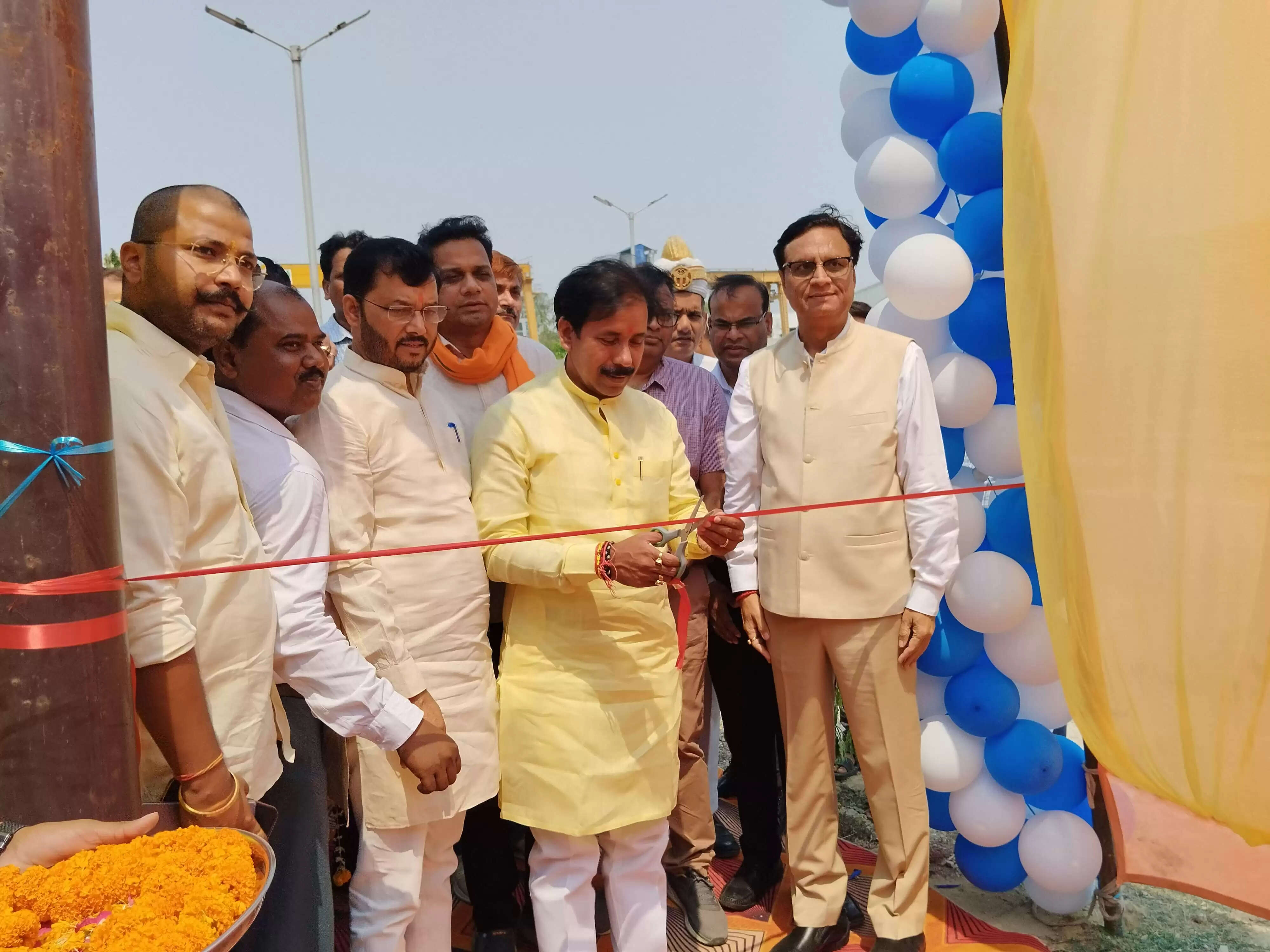 श्रमिक कल्याण के लिए कैबिनेट मंत्री श्री अनिल राजभर का एलएंडटी प्रीकास्ट यार्ड दौरा