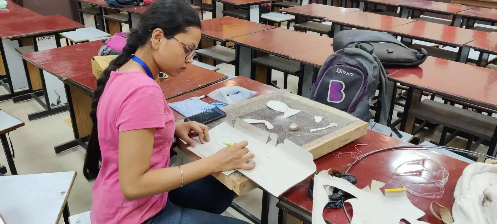 Four-day scrap art workshop started in the Faculty of Visual Arts