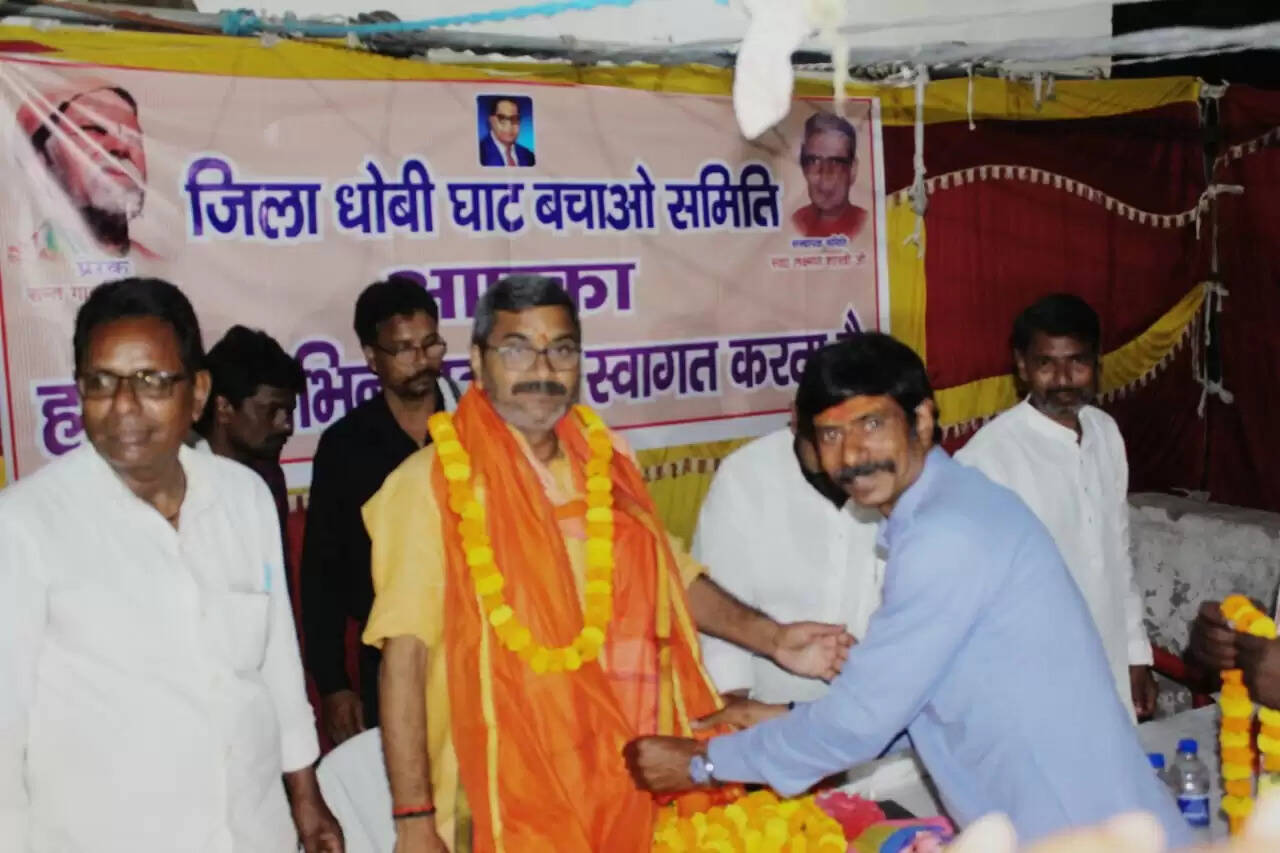 Dhobi Ghat Bachao Committee honored MLA Dr. Neelkanth Tiwari