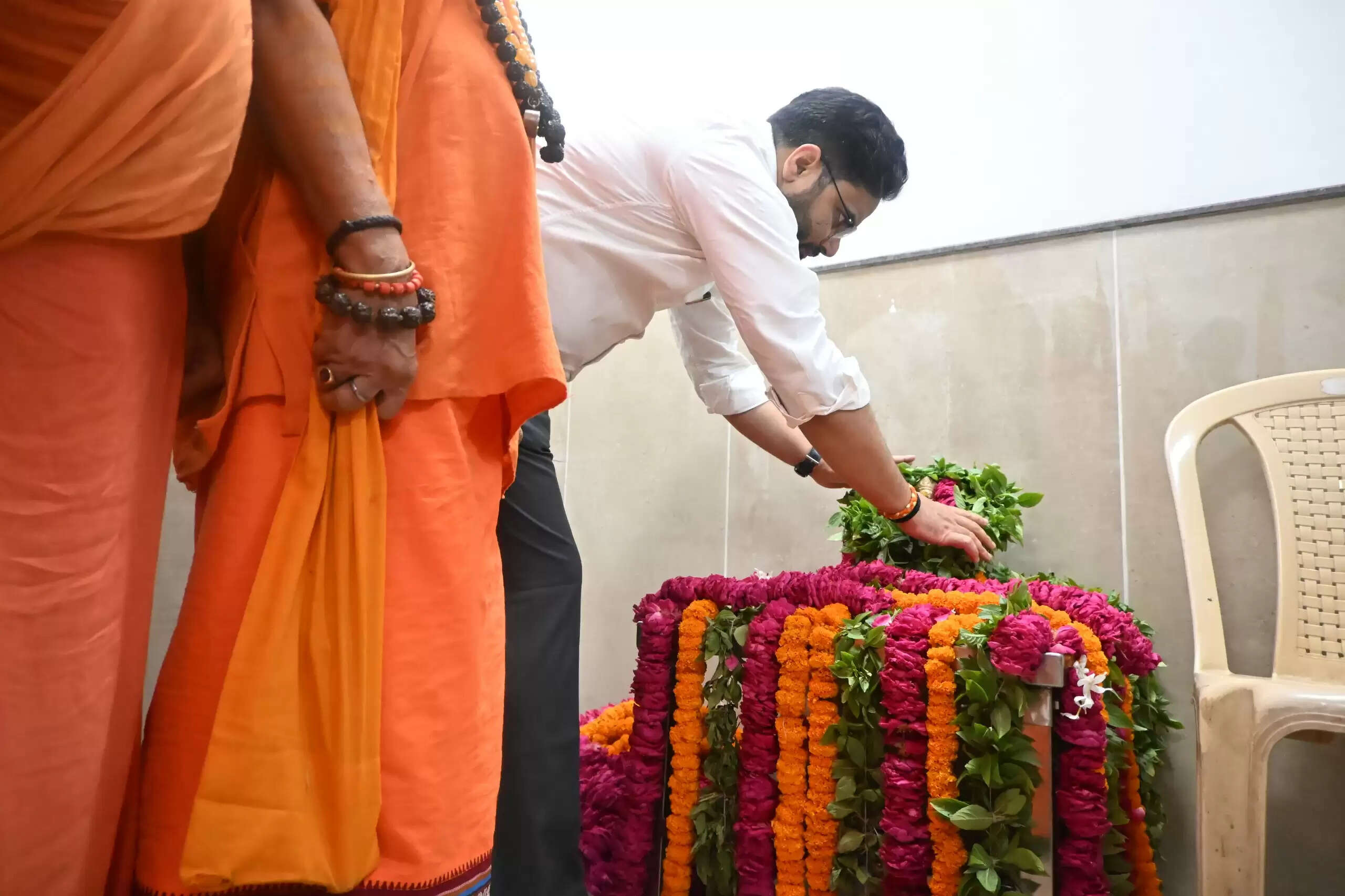  श्री काशी विश्वनाथ मंदिर न्यास ने दंडी सन्यासियों के लिए फिर शुरू की अन्नसेवा