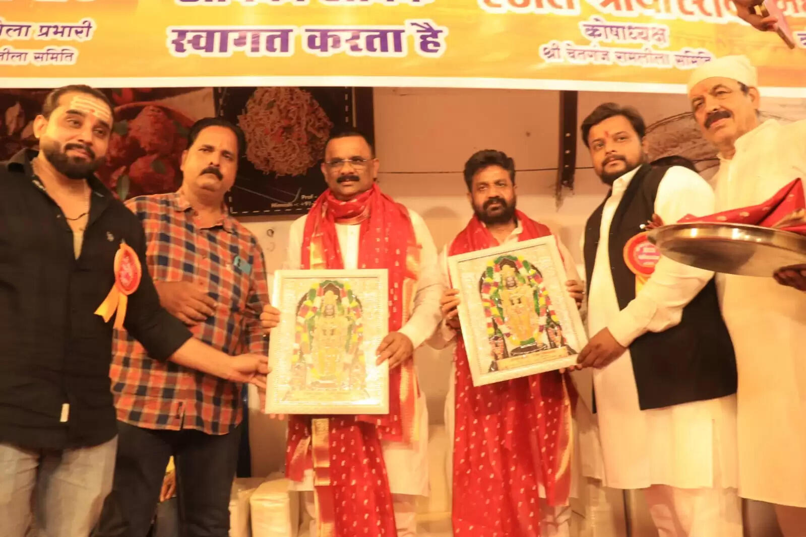 चेतगंज की विश्व प्रसिद्ध नक्क्टैया का आयोजन शुक्रवार की रात किया गया। नक्कटैया में देश भर से आए लाग विमान शामिल हुए। इसमें तरह-तरह की झाकियों ने लोगों का मन मोह लिया। पहलगाम हमले के बाद पाकिस्तान के खिलाफ भारत के ऑपरेशन सिंदूर की झांकी ने लोगों का ध्यान खींचा।