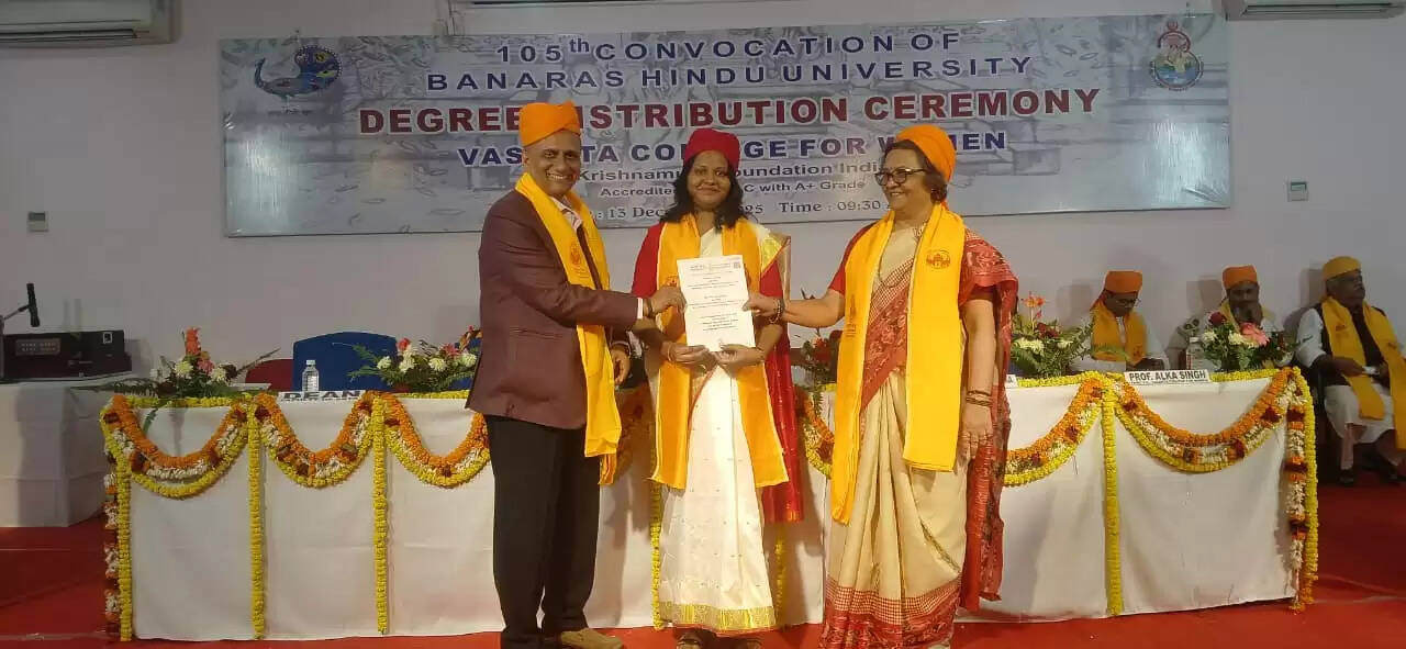 बीएचयू दीक्षांत समारोह का दूसरा दिन: उल्लास और उपलब्धि के बीच दो दिनों में 13,450 डिग्रियों का वितरण