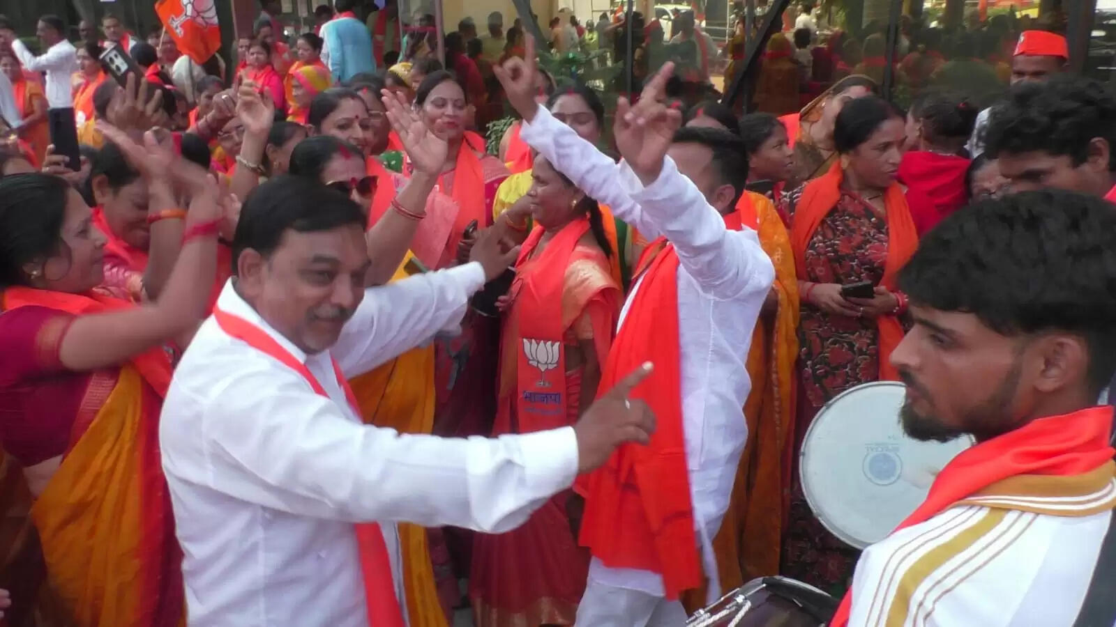 काशी में मोदी का भव्य स्वागतदेखिये तस्वीरें