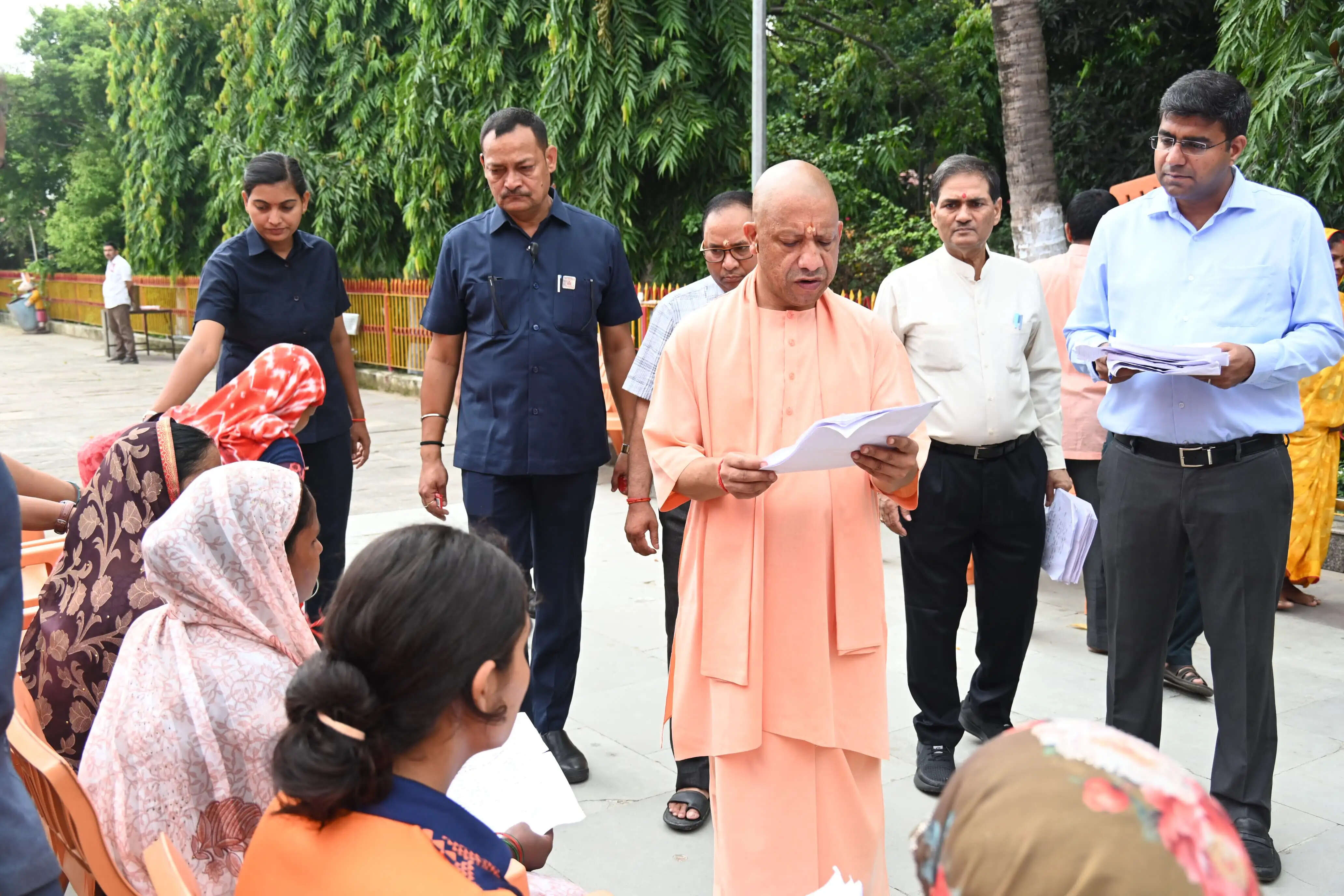 घबराइए मत, कराएंगे हर समस्या का समाधान: सीएम योगी