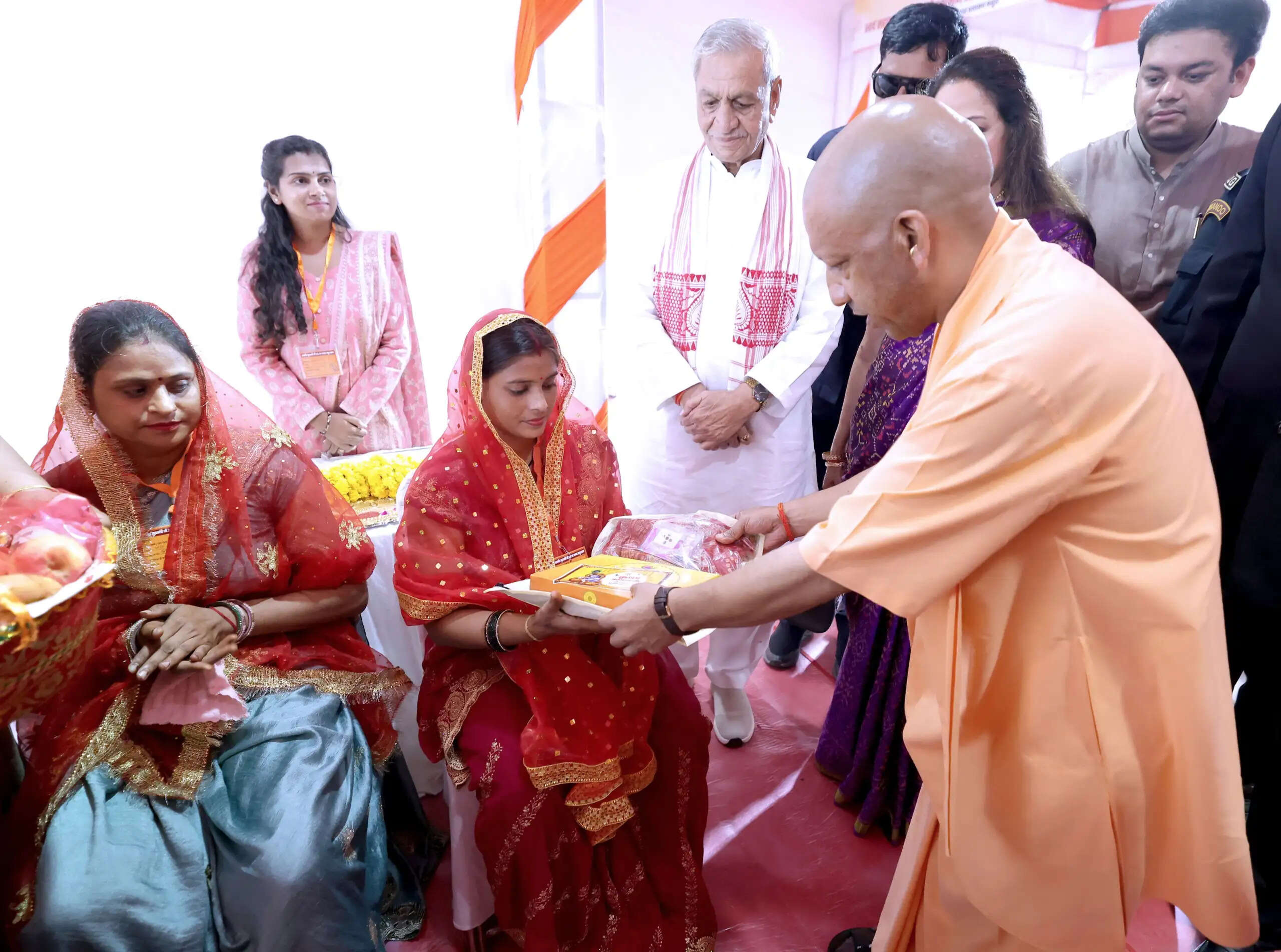 &nbsp;  'योगी बाबा आयो हैं और 1051 करोड़ लायो हैं', विधायक श्रीकांत शर्मा ने गिनाए ब्रज के विकास कार्य