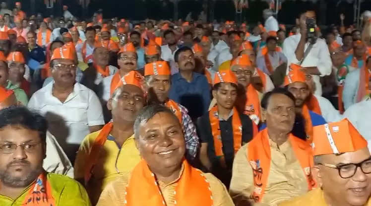 smriti irani in varanasi