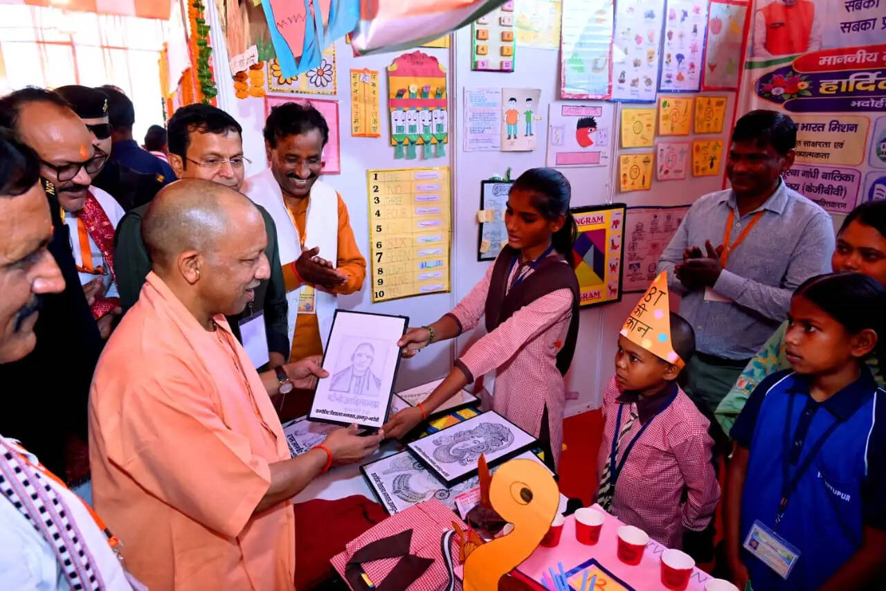 भदोही के नौजवानों की डिग्री पर होगी अब अपने जिले की पहचान, काशी नरेश विश्वविद्यालय की मिलेगी उपाधि: सीएम योगी