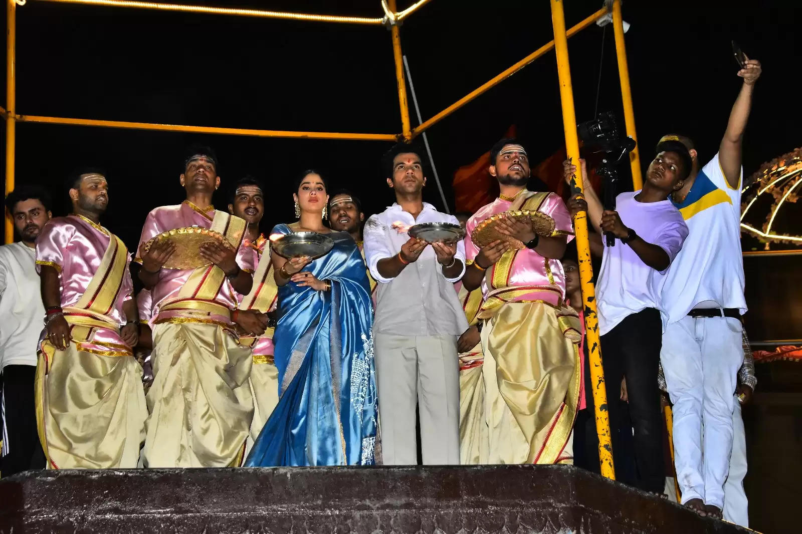 Rajkumar rao and jahnvi kapoor in varanasi