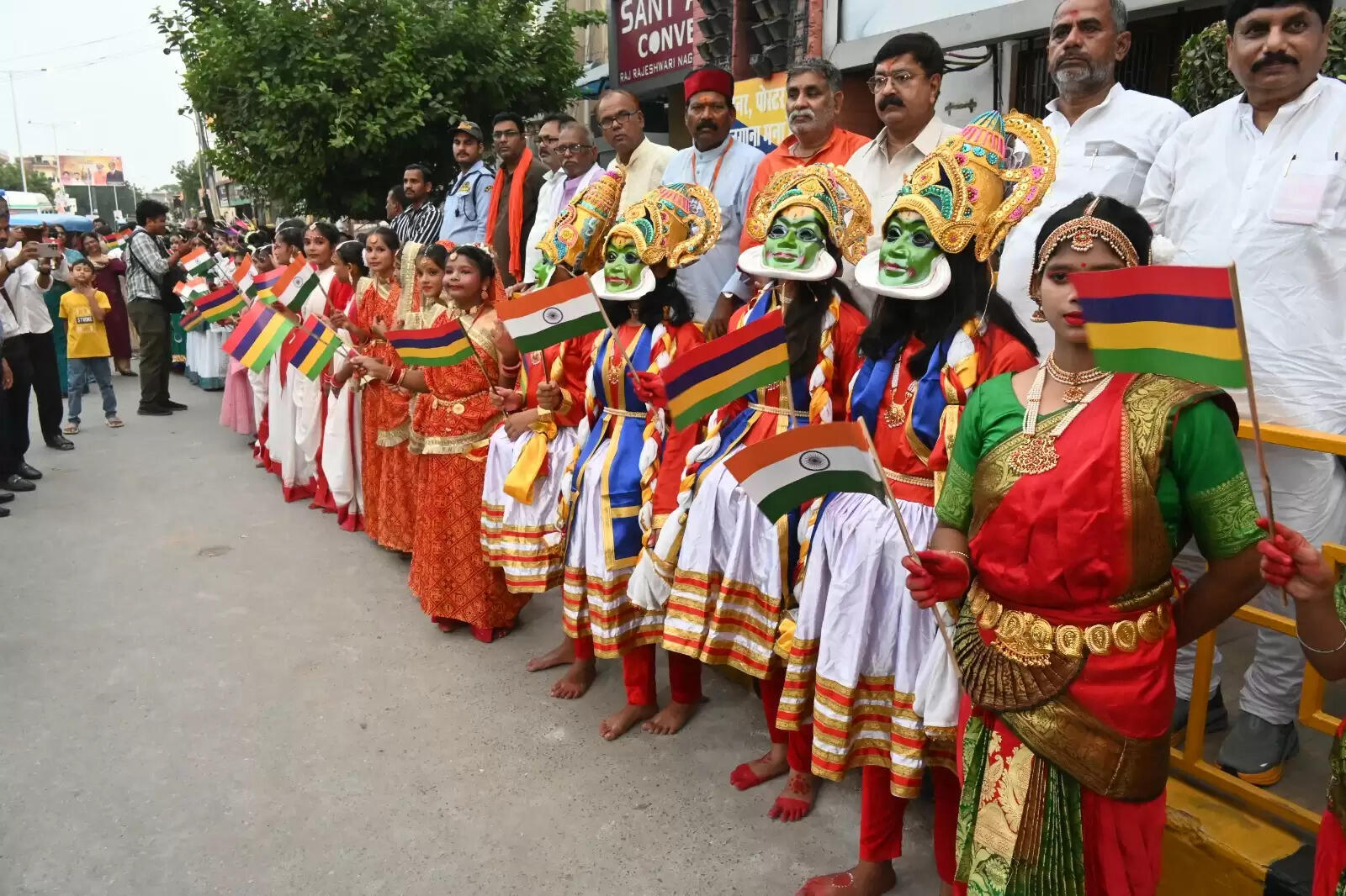 काशी में मोदी का भव्य स्वागतदेखिये तस्वीरें