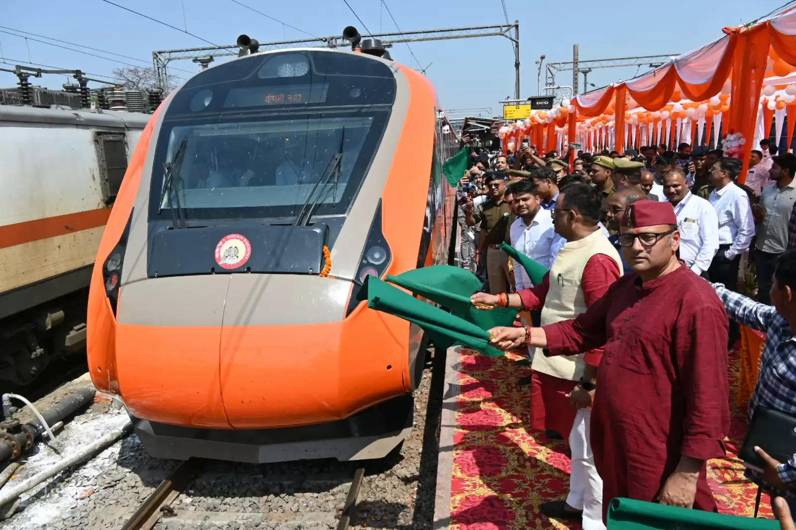 vande bharat train in varanasi