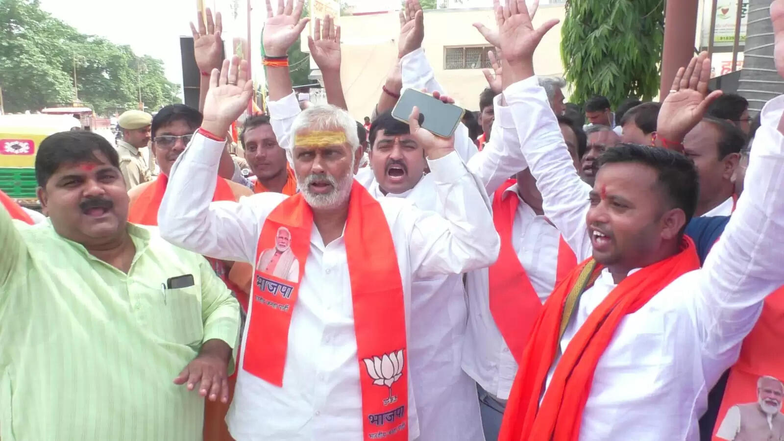 काशी में मोदी का भव्य स्वागतदेखिये तस्वीरें